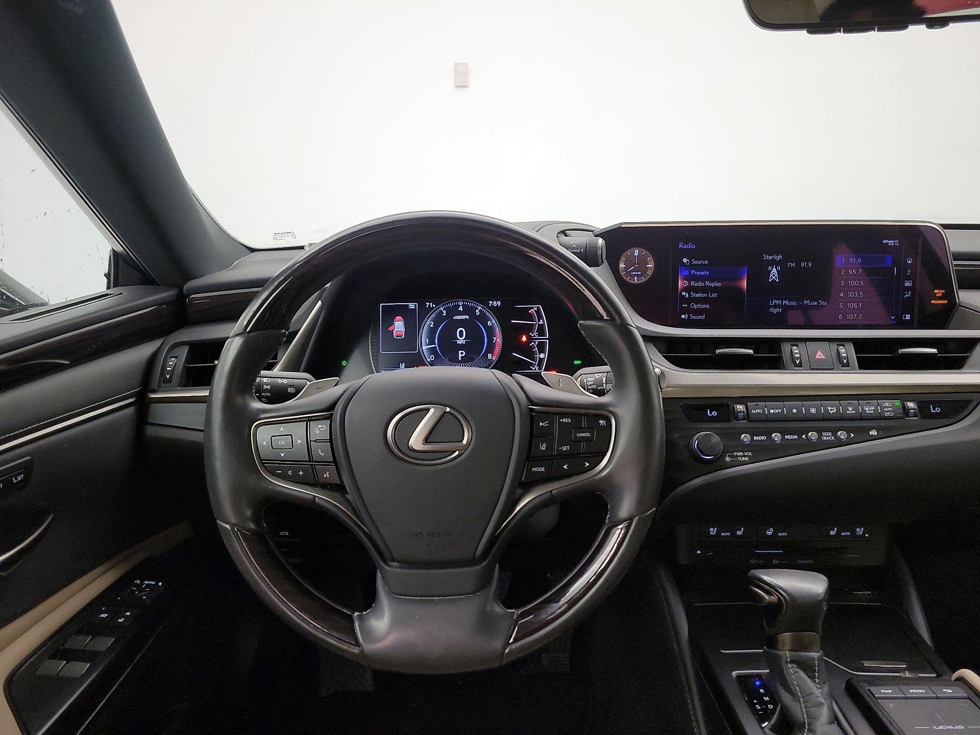 Thumbnail: 2020 Lexus ES - 10