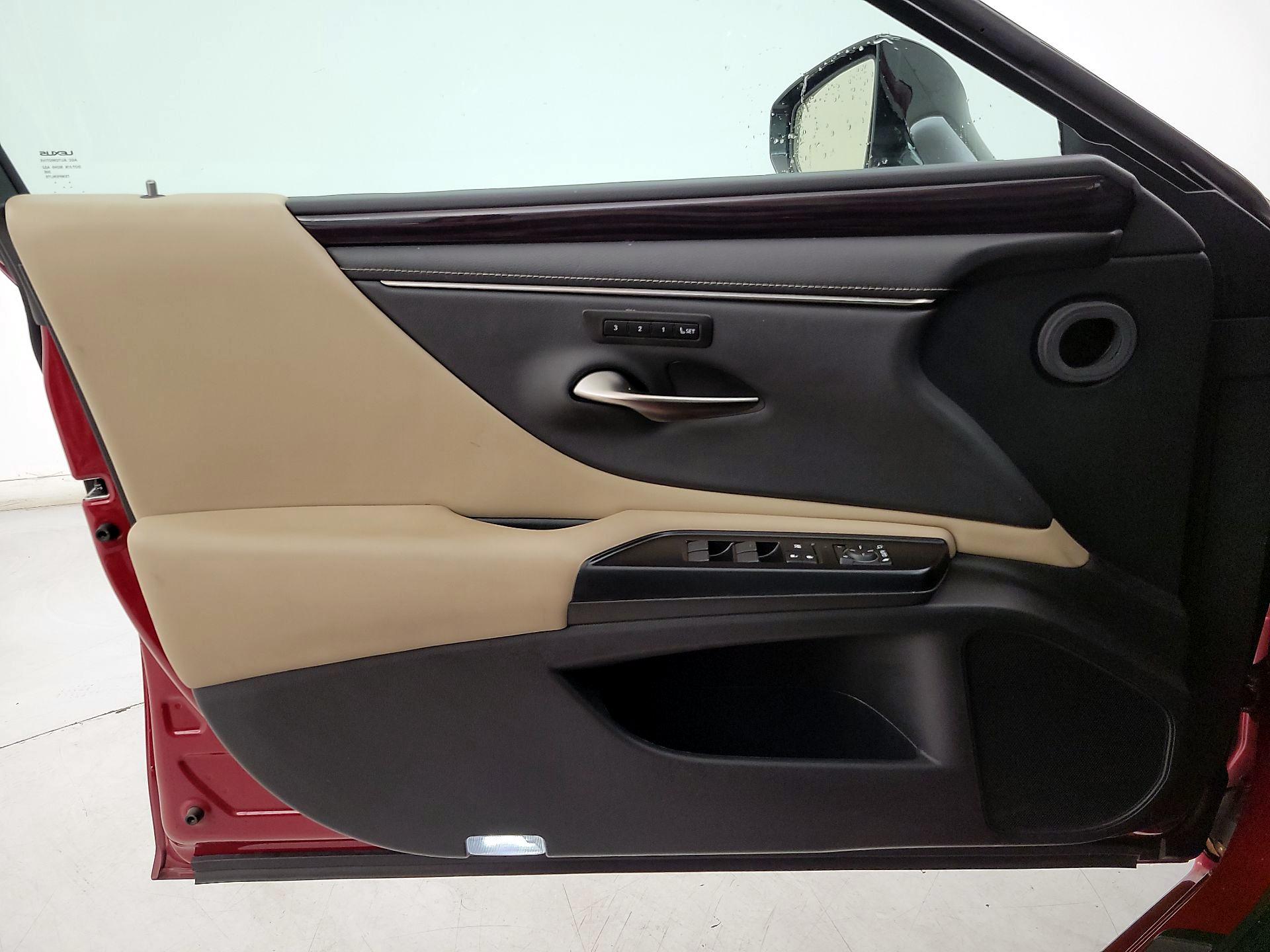 Thumbnail: 2020 Lexus ES - 12