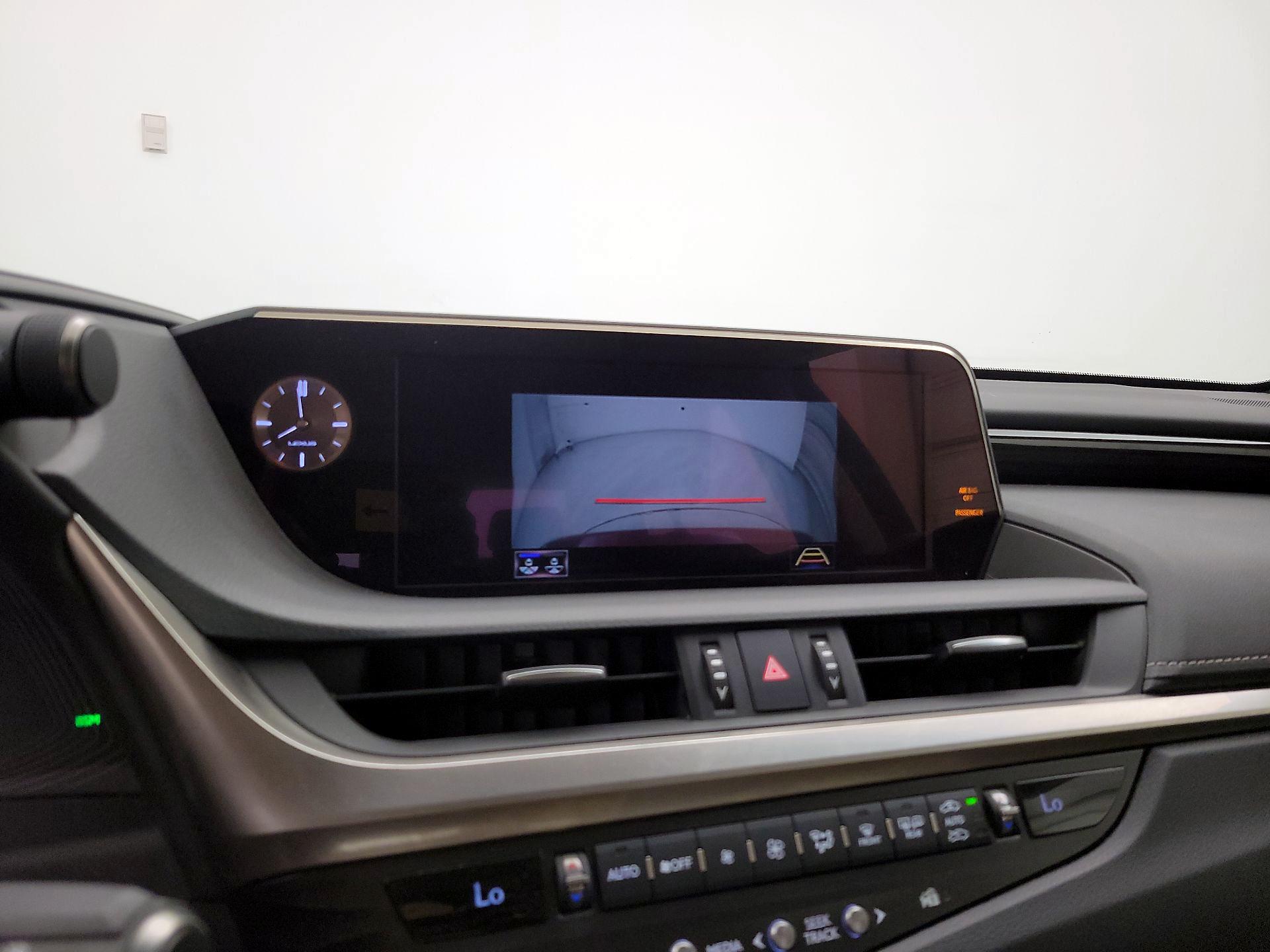 Thumbnail: 2020 Lexus ES - 14