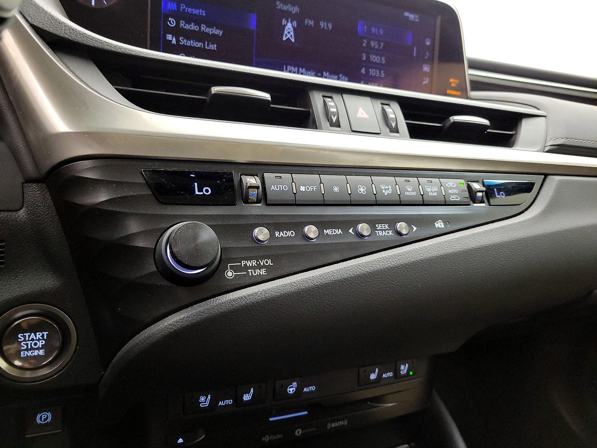 Thumbnail: 2020 Lexus ES - 16