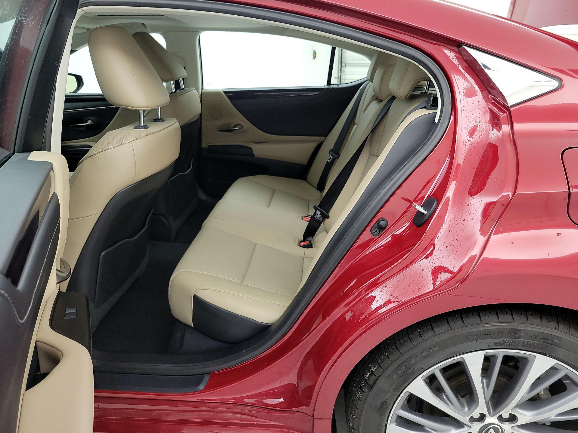 Thumbnail: 2020 Lexus ES - 18