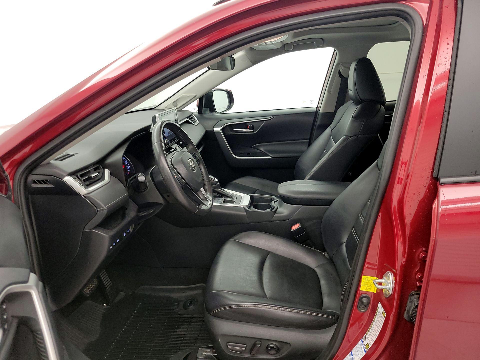 Thumbnail: 2019 Toyota RAV4 - 11