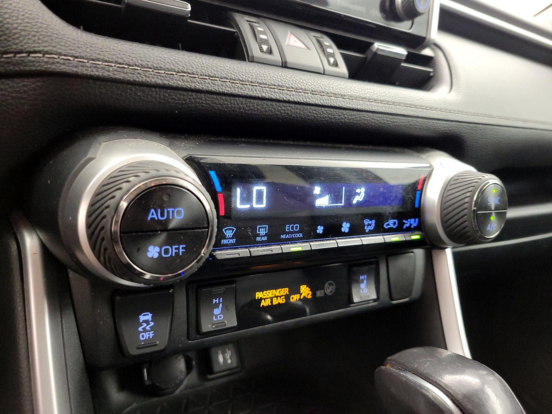 Thumbnail: 2019 Toyota RAV4 - 16