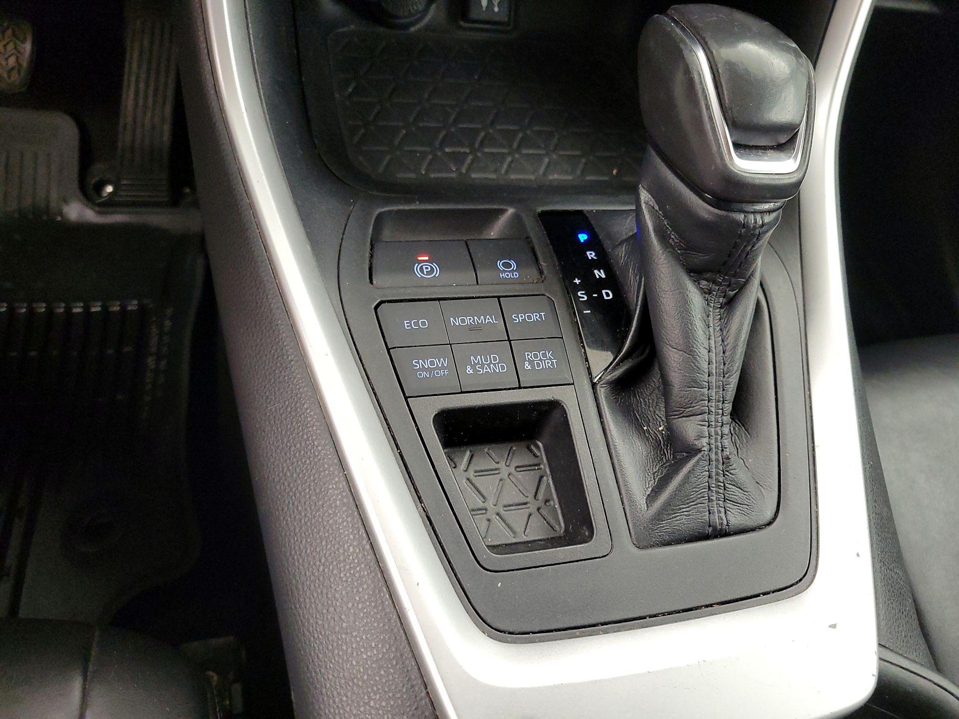 Thumbnail: 2019 Toyota RAV4 - 17