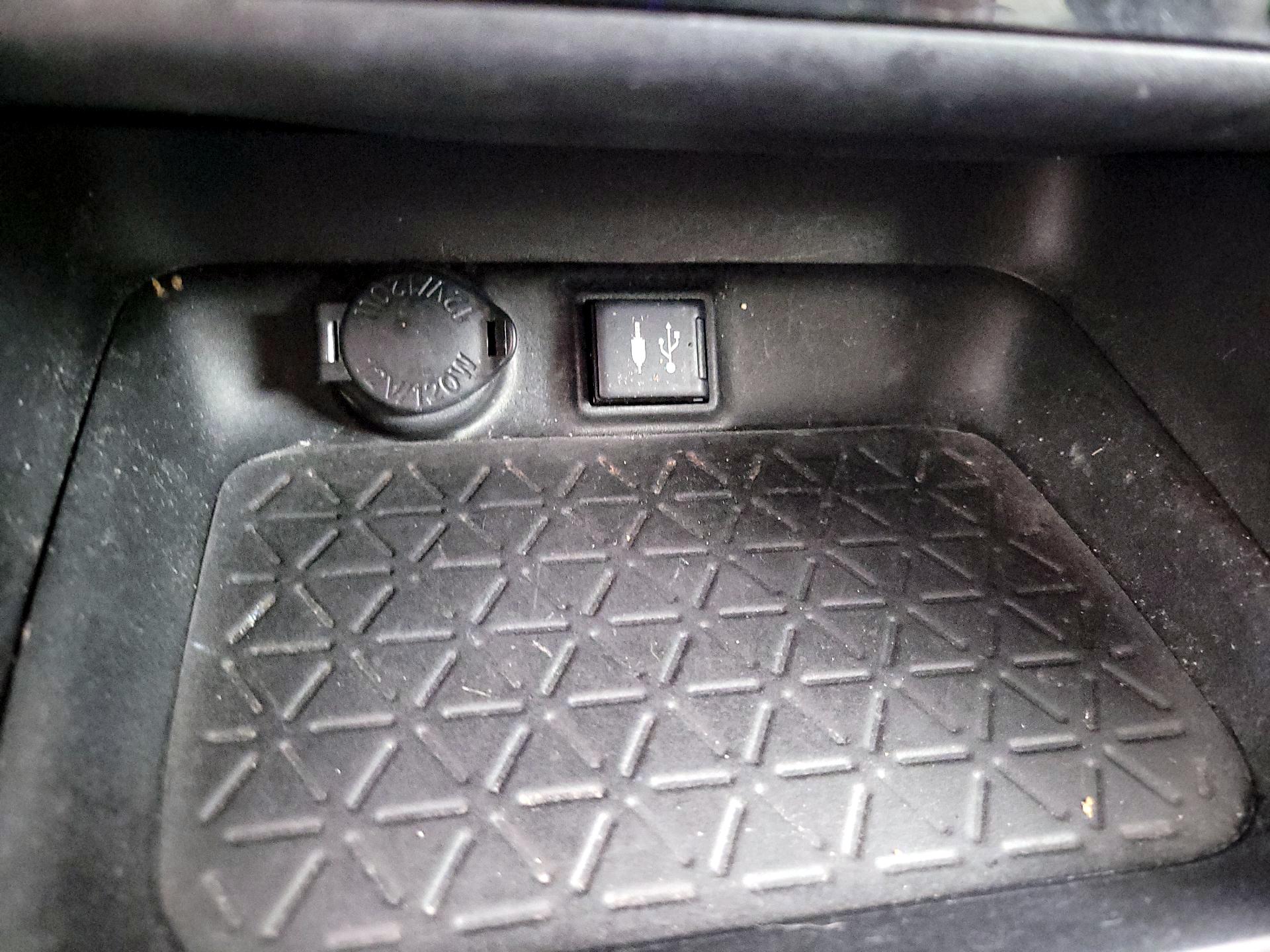 Thumbnail: 2019 Toyota RAV4 - 18