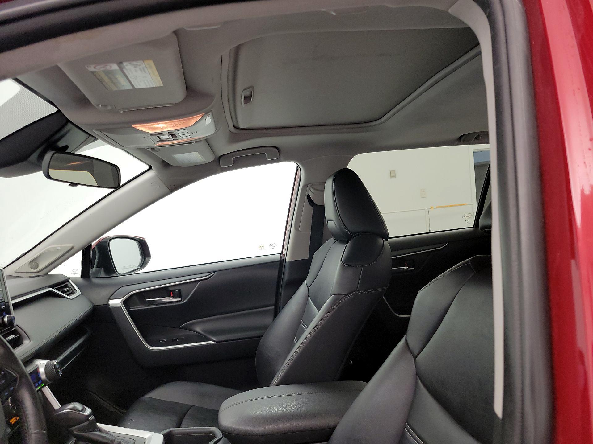 Thumbnail: 2019 Toyota RAV4 - 19