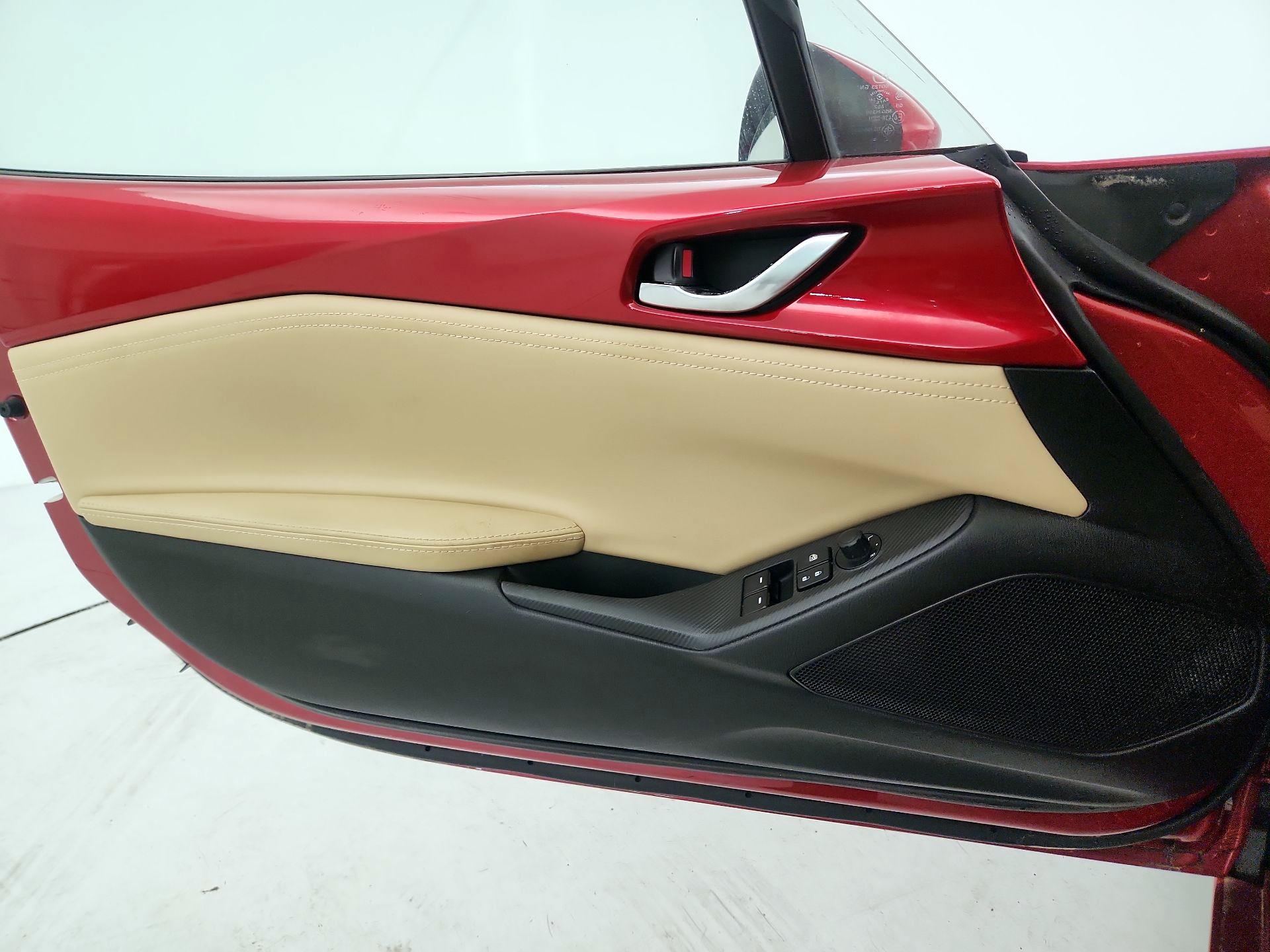 Thumbnail: 2017 Mazda MX-5 Miata - 10