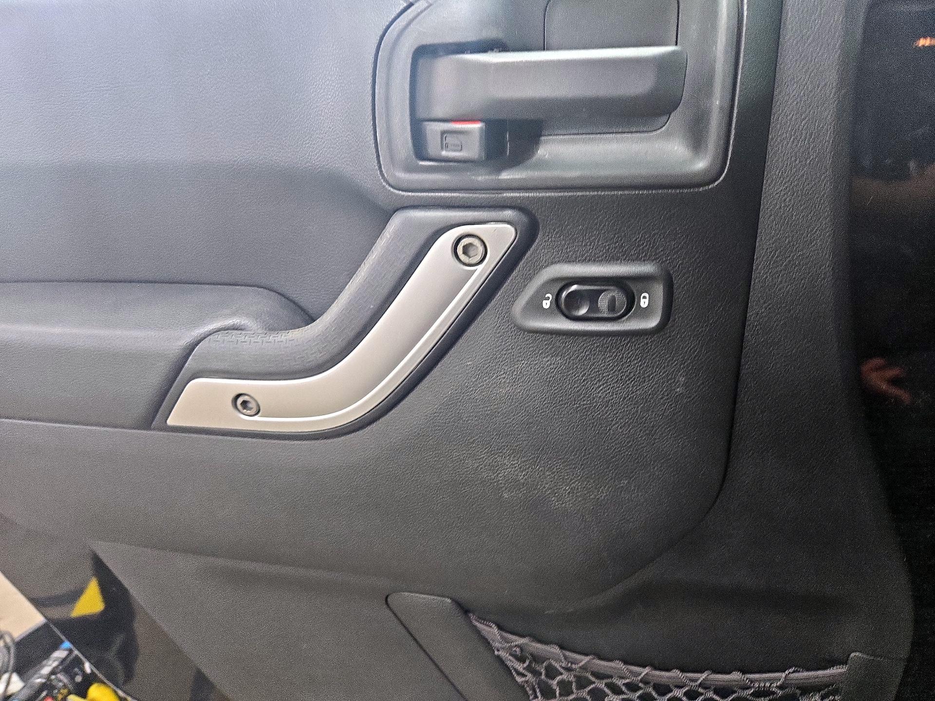 Thumbnail: 2015 Jeep Wrangler - 12