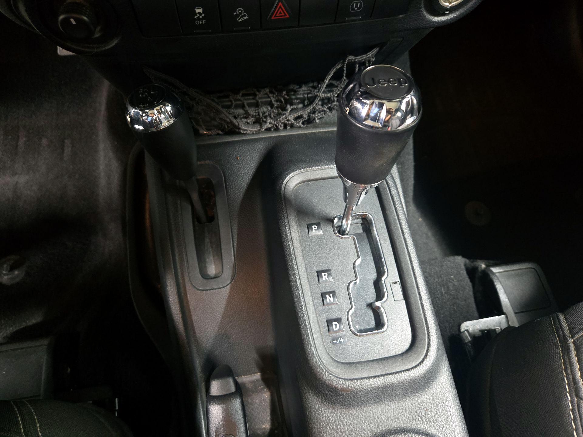 Thumbnail: 2015 Jeep Wrangler - 15
