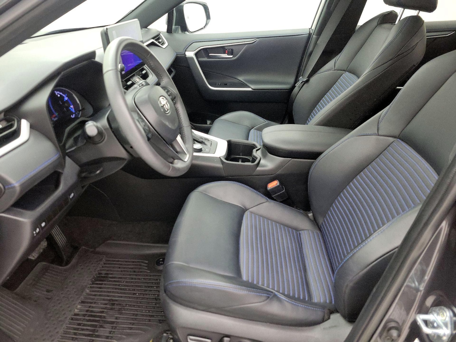 2024 Toyota RAV4 XSE - Photo 12
