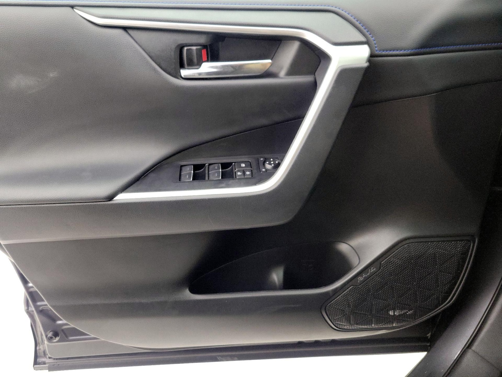 2024 Toyota RAV4 XSE - Photo 13