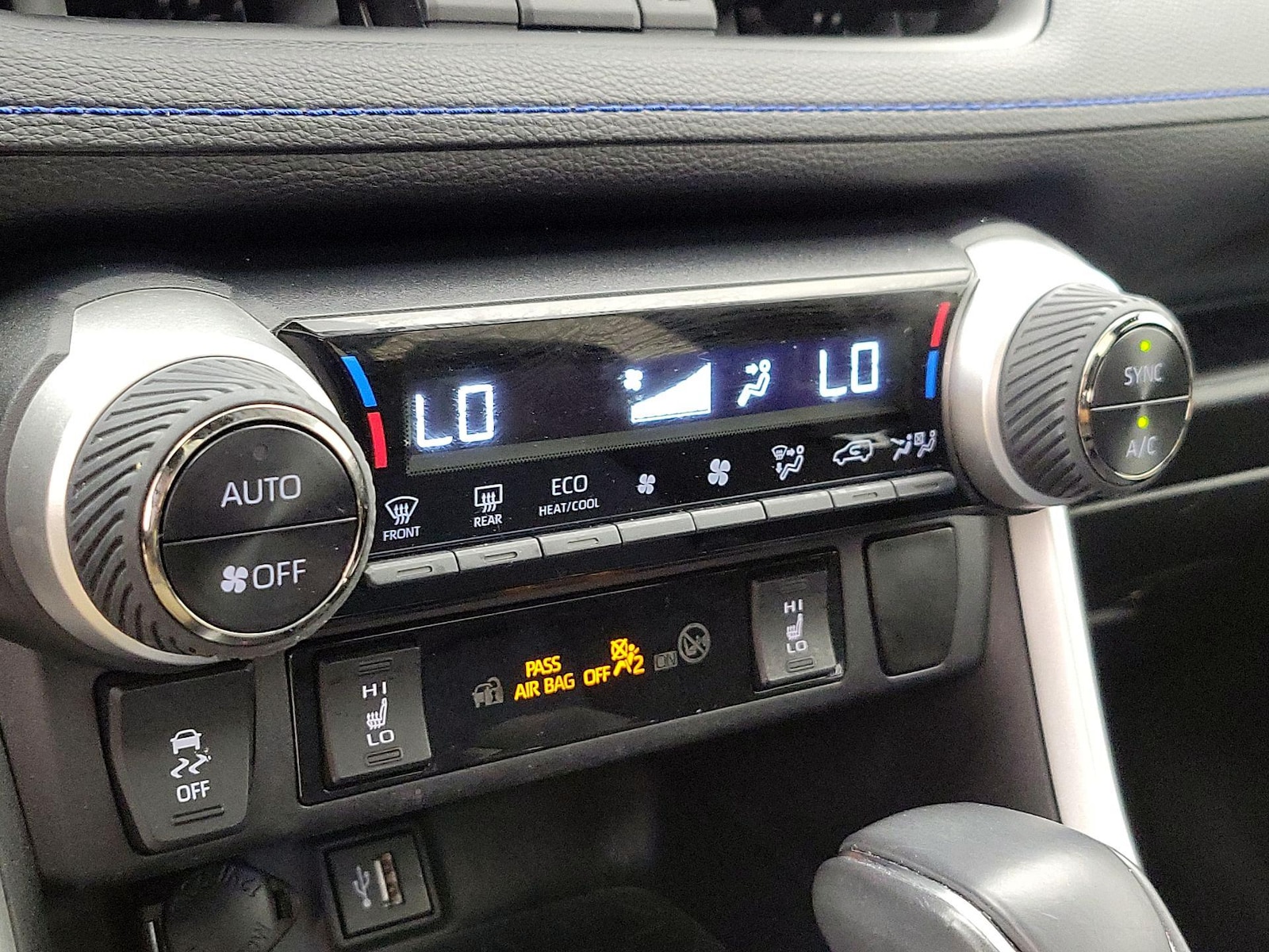 2024 Toyota RAV4 XSE - Photo 18