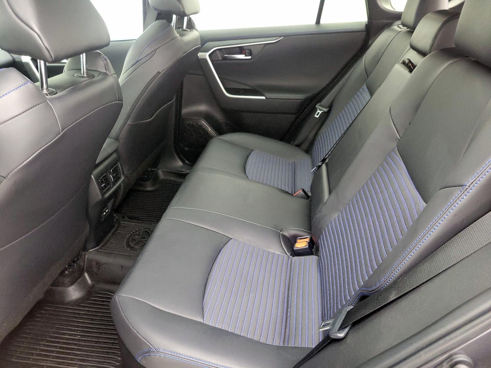 2024 Toyota RAV4 XSE - Photo 22
