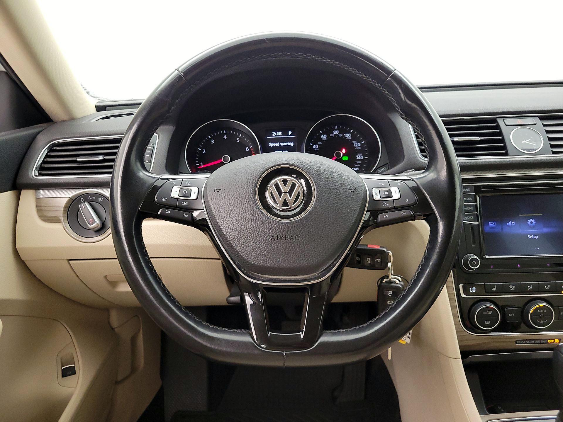 Thumbnail: 2016 Volkswagen Passat - 10