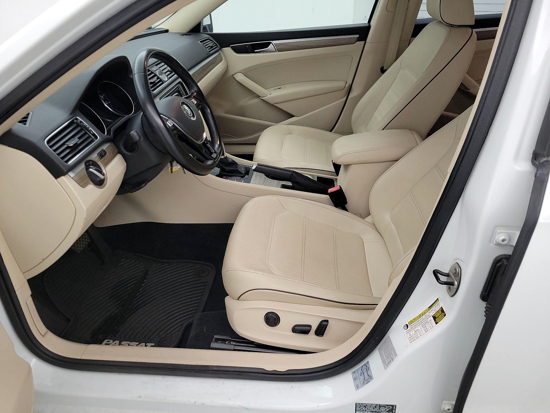 Thumbnail: 2016 Volkswagen Passat - 11
