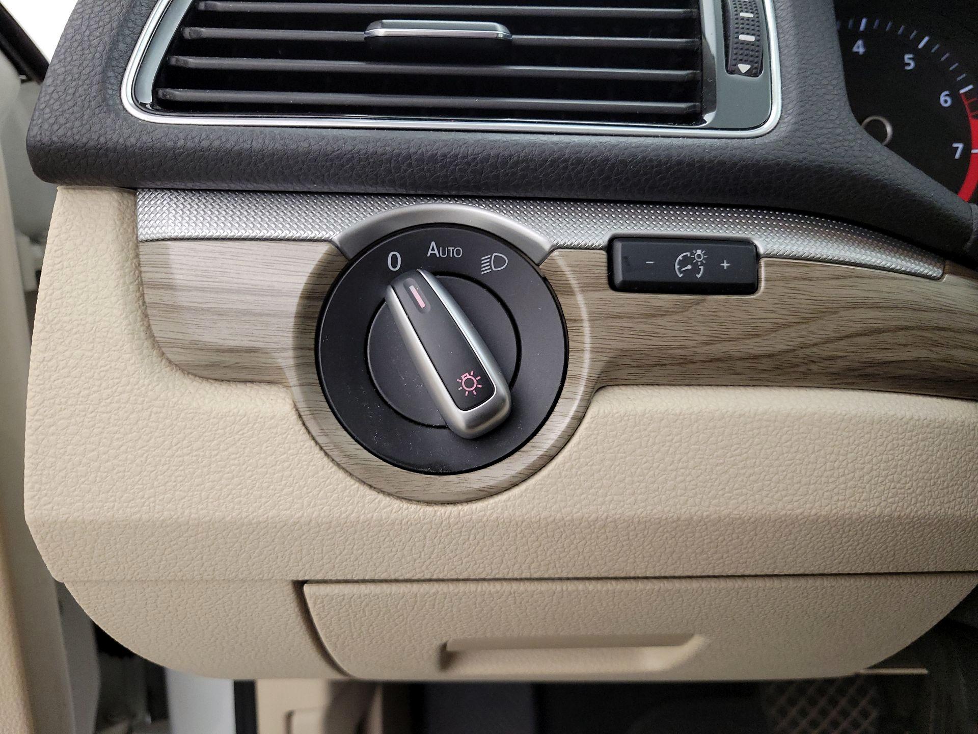 Thumbnail: 2016 Volkswagen Passat - 13