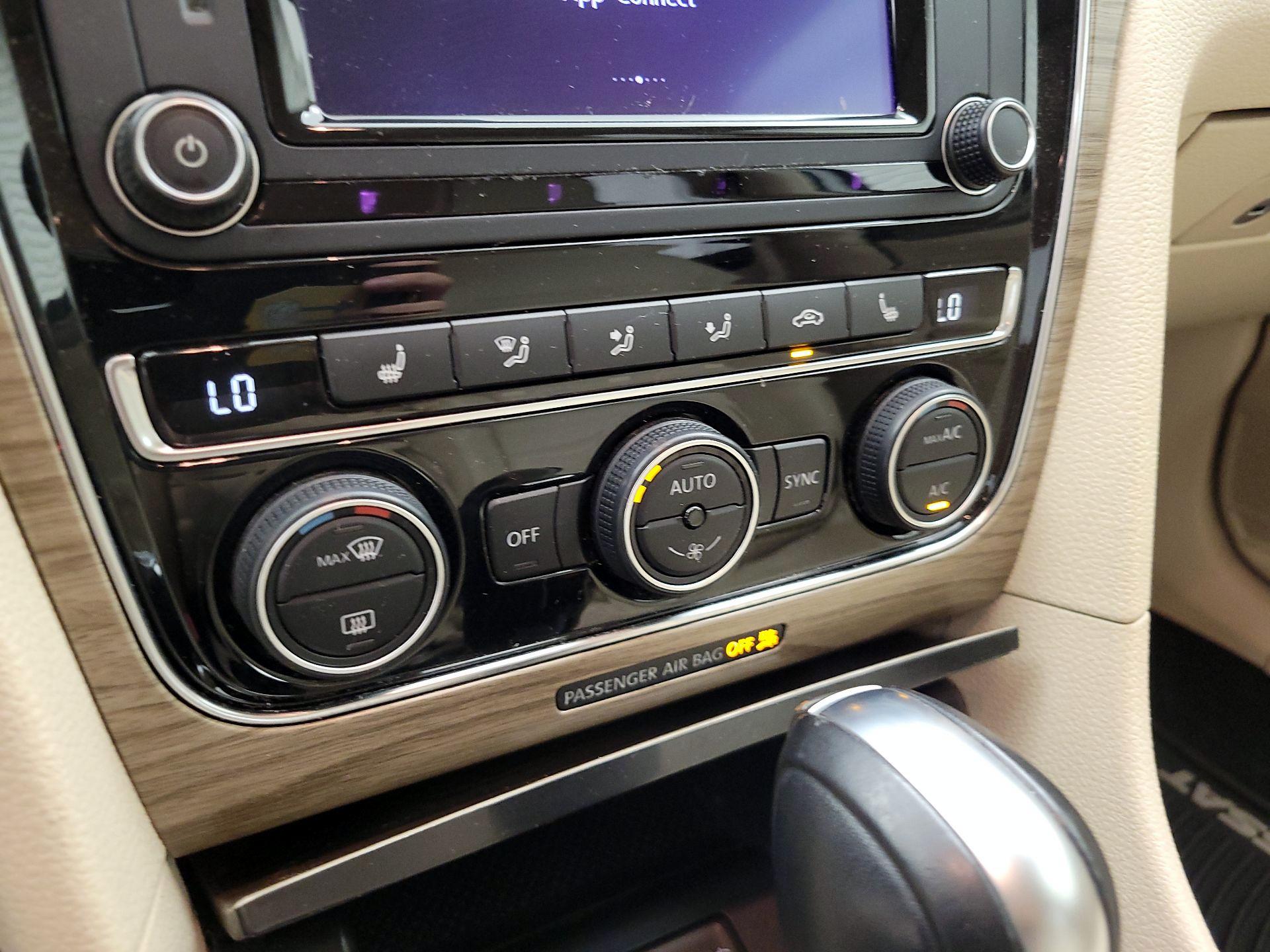 Thumbnail: 2016 Volkswagen Passat - 16
