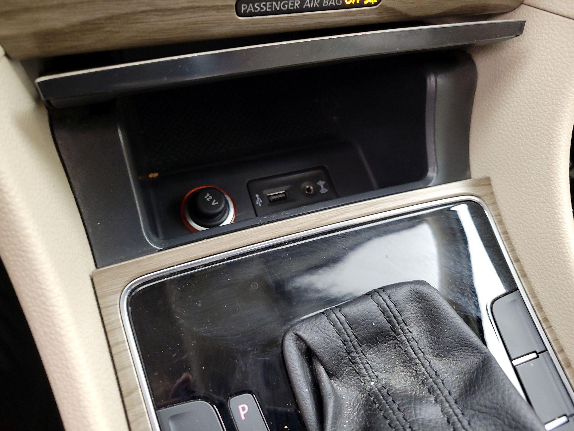Thumbnail: 2016 Volkswagen Passat - 18