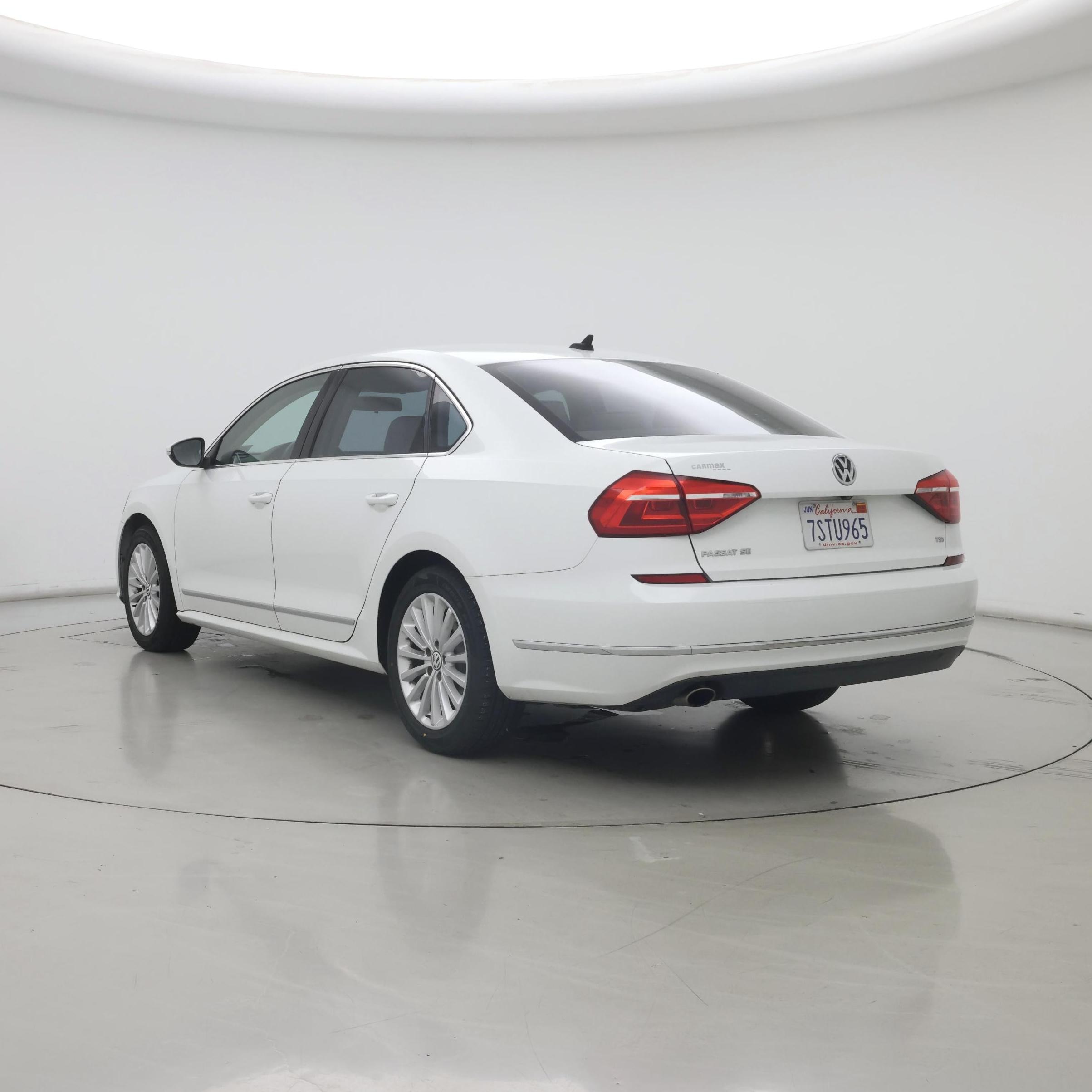 Thumbnail: 2016 Volkswagen Passat - 2