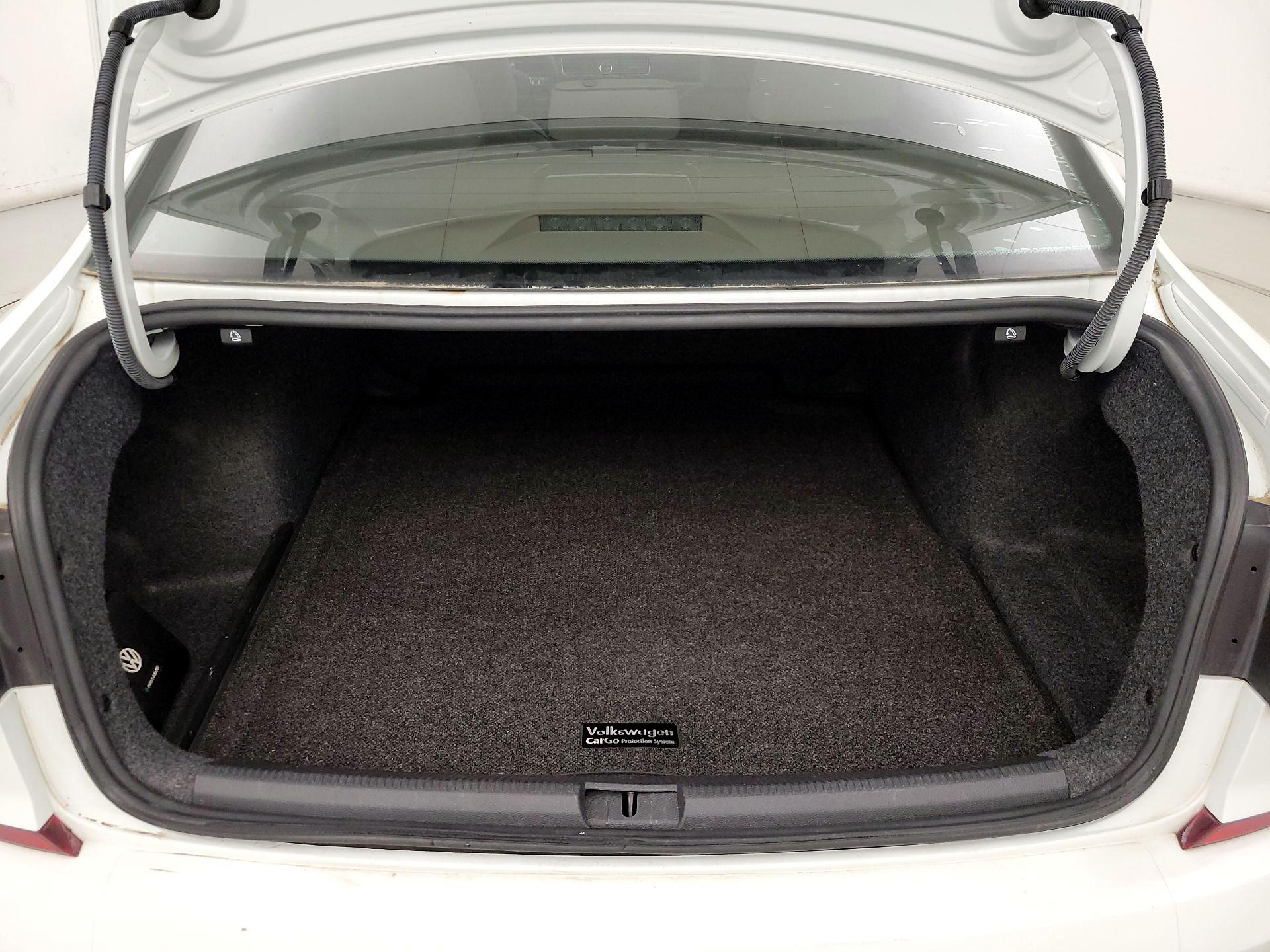 Thumbnail: 2016 Volkswagen Passat - 20