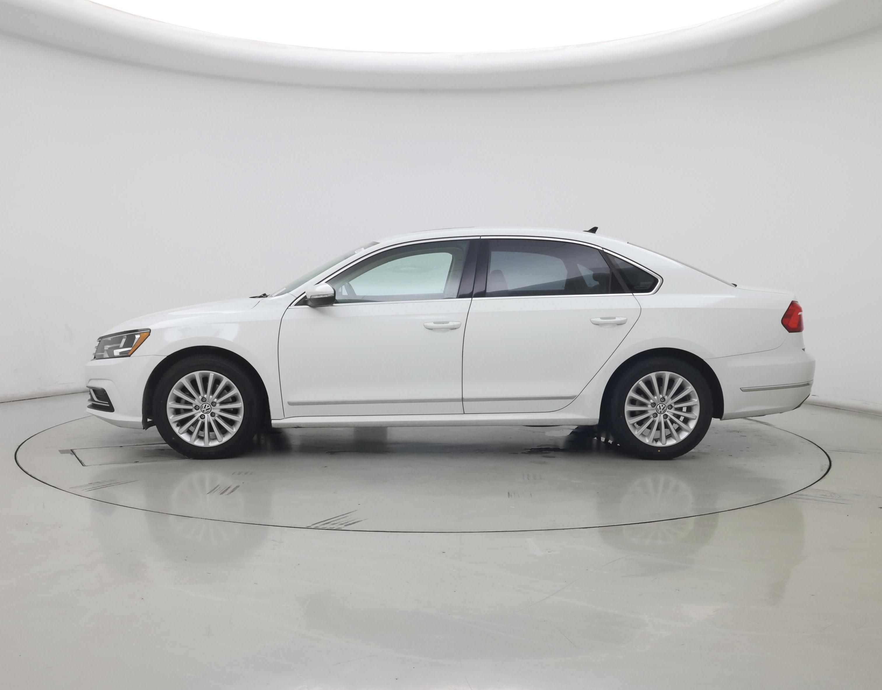 Thumbnail: 2016 Volkswagen Passat - 3