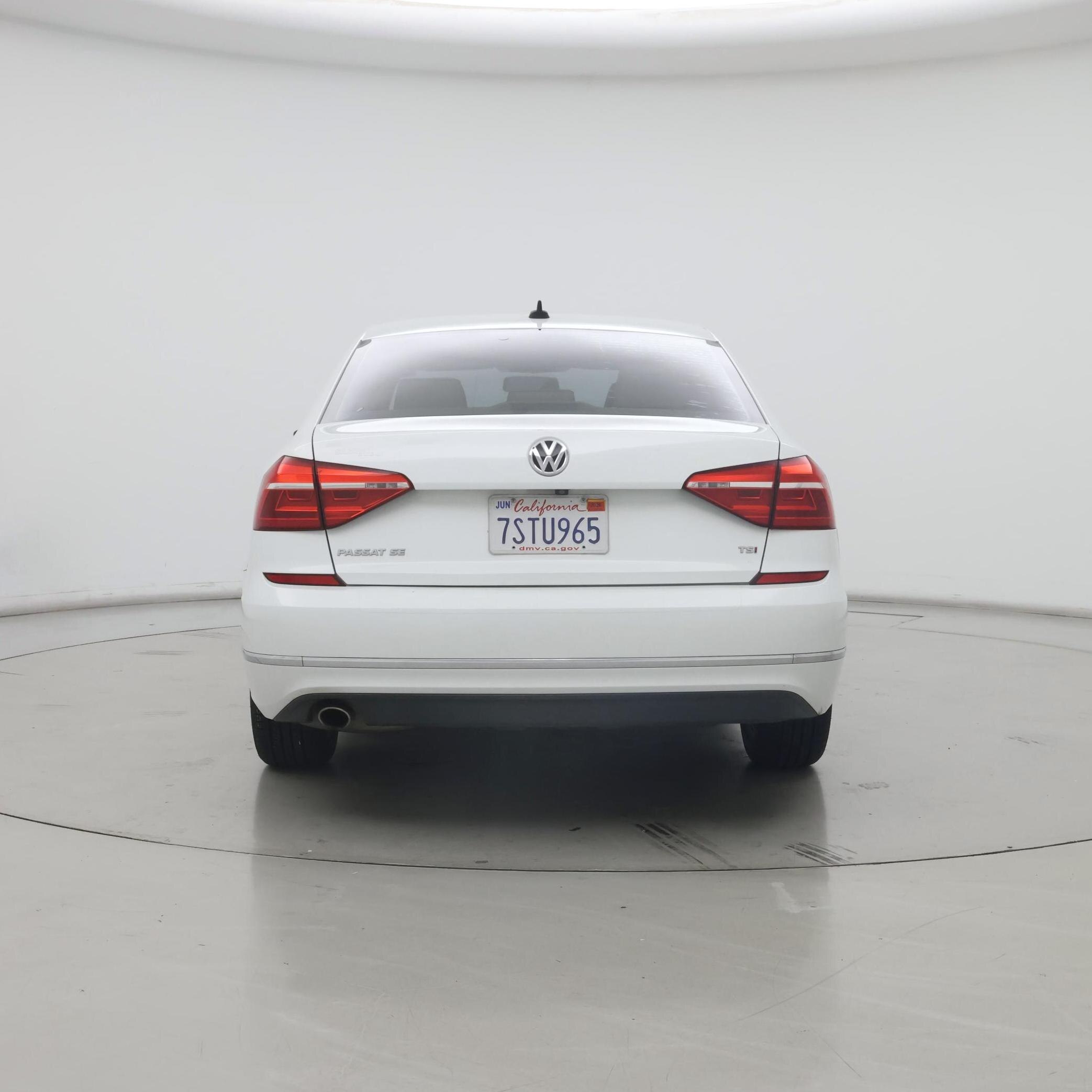 Thumbnail: 2016 Volkswagen Passat - 6