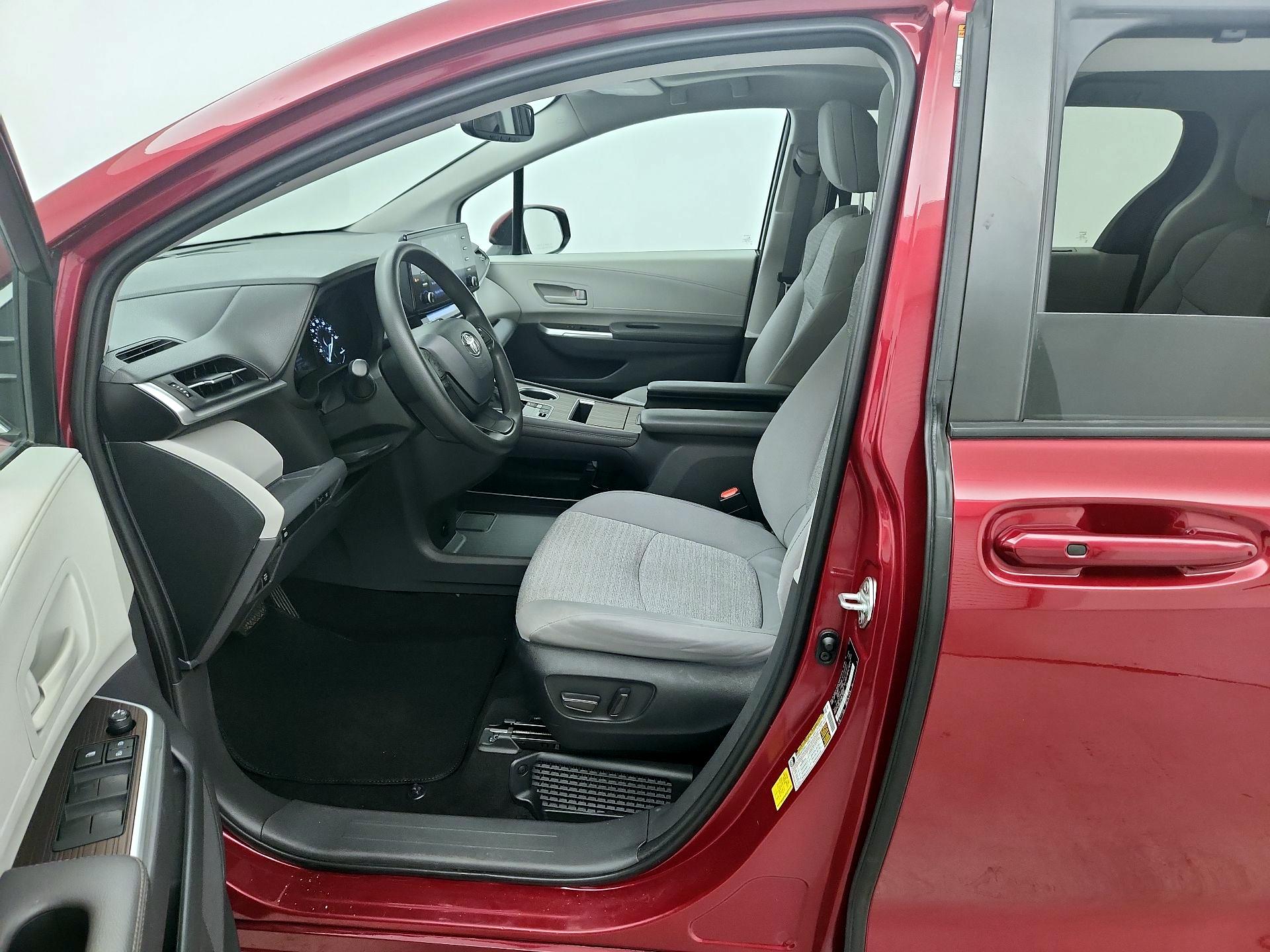 Thumbnail: 2022 Toyota Sienna - 11