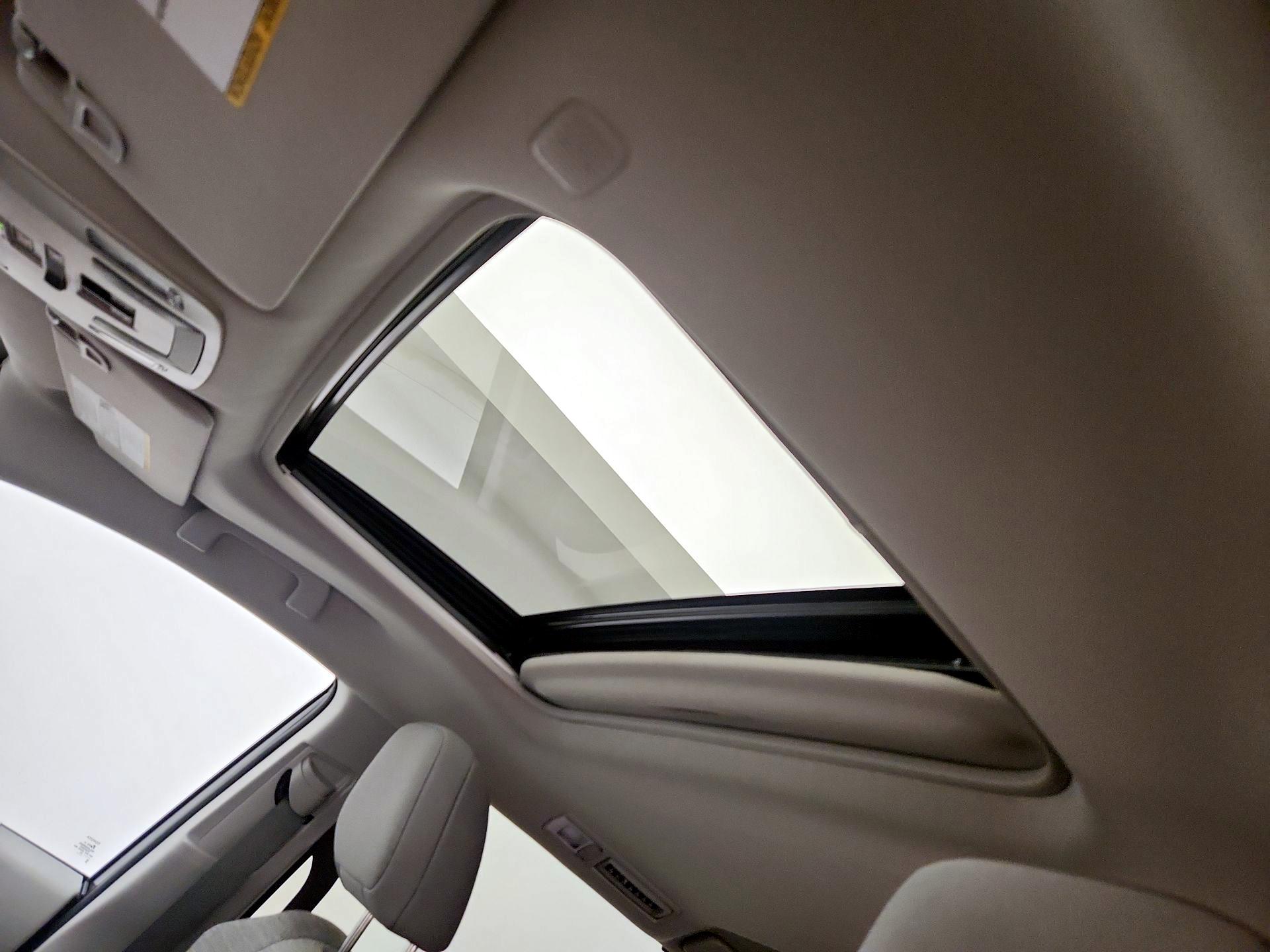 Thumbnail: 2022 Toyota Sienna - 19