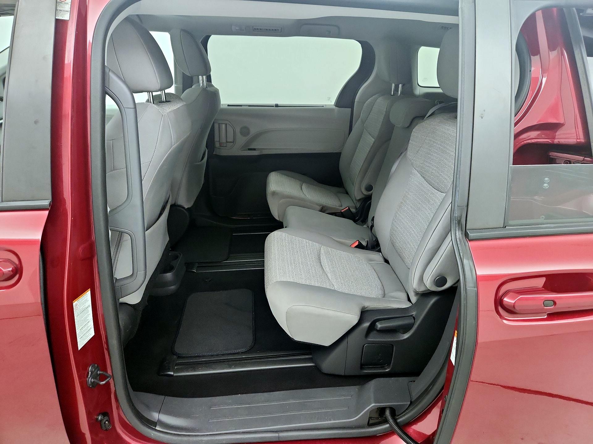 Thumbnail: 2022 Toyota Sienna - 20