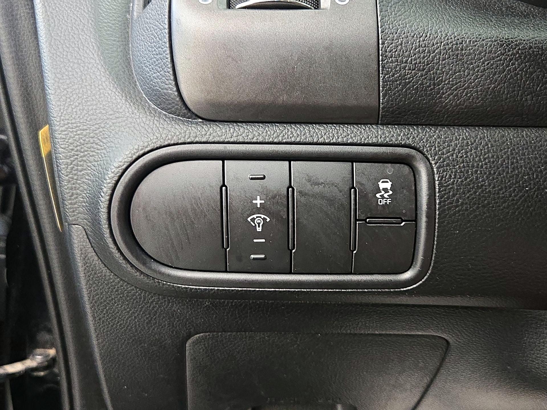 Thumbnail: 2018 Kia Forte - 13
