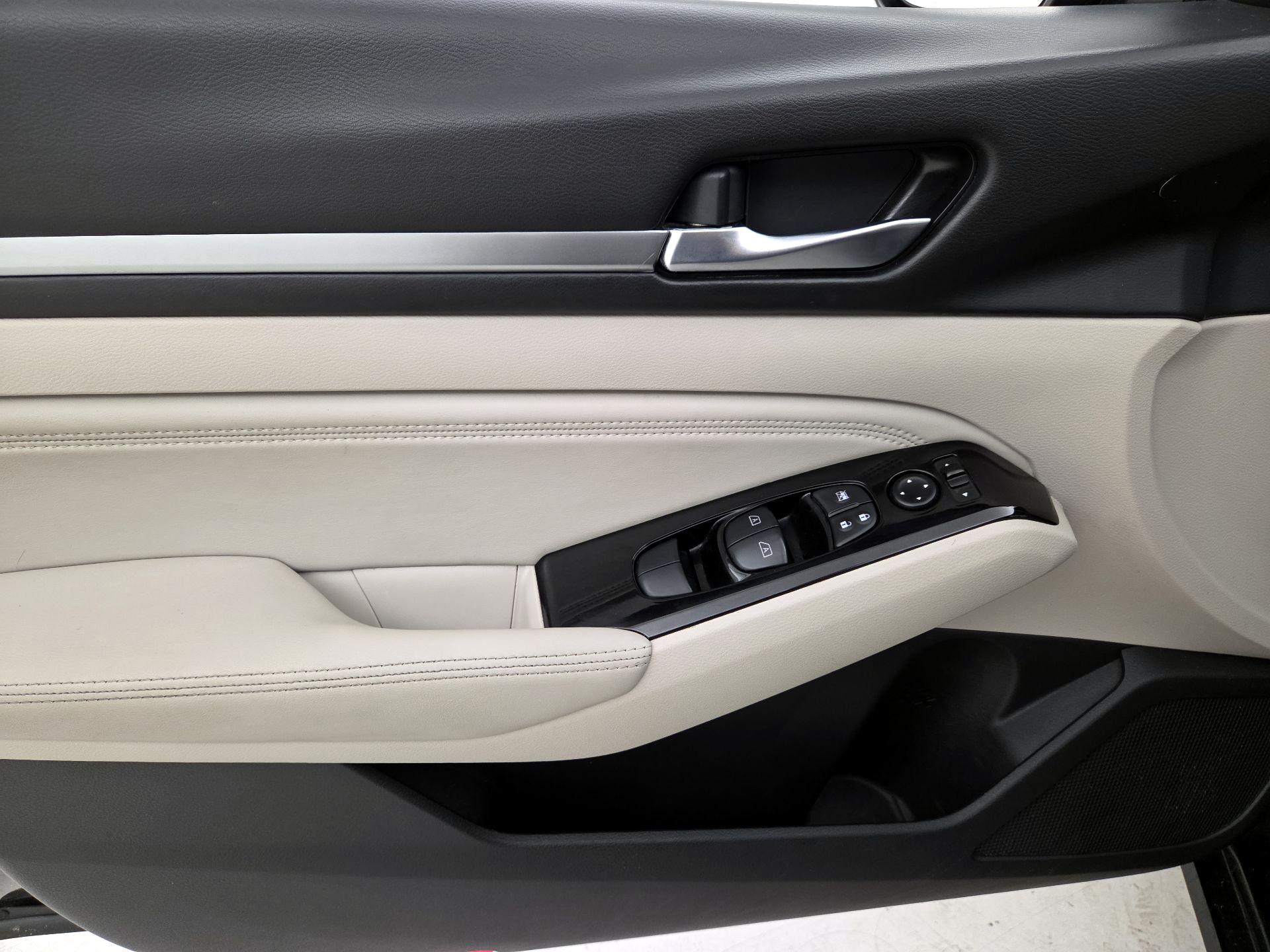 Thumbnail: 2020 Nissan Altima - 12