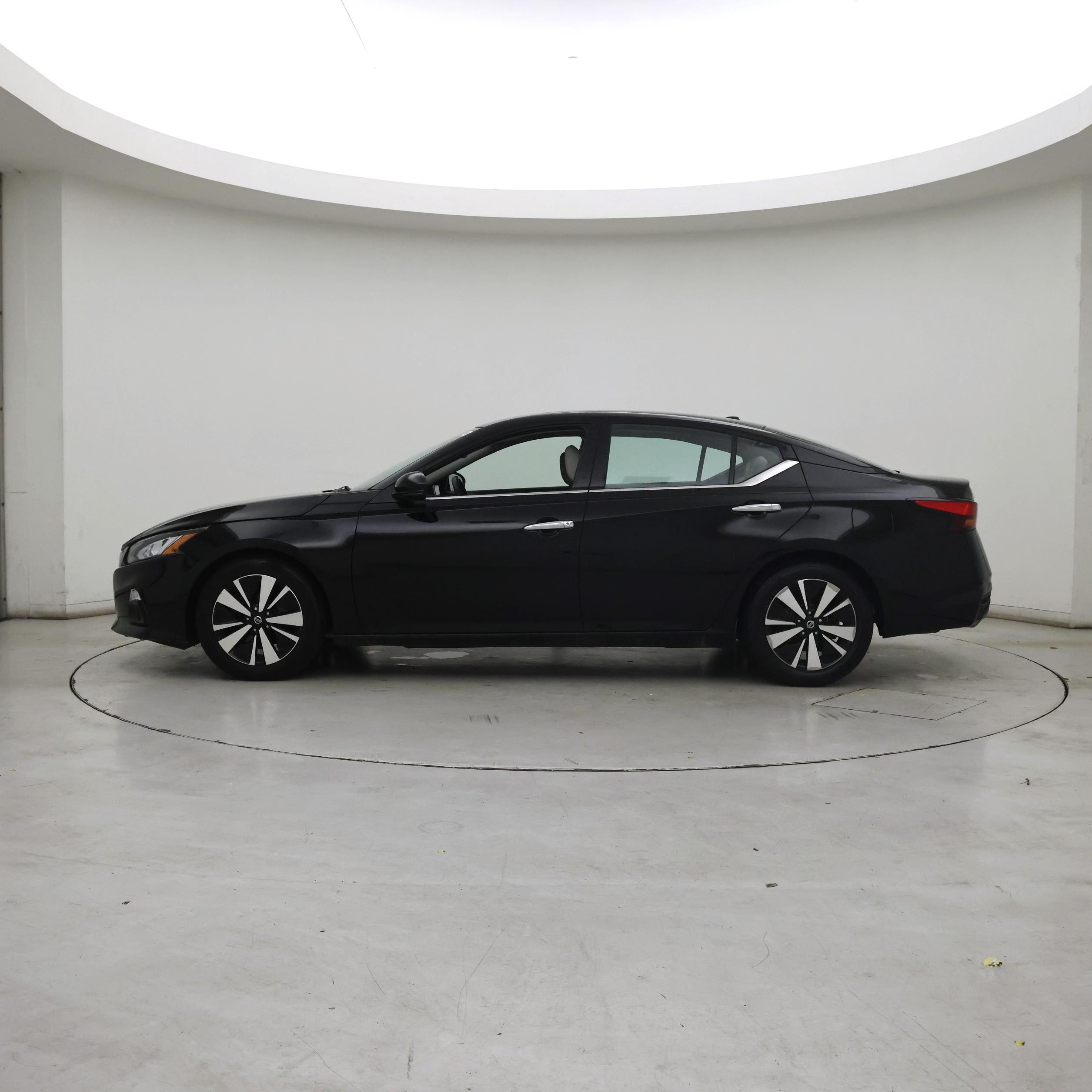 Thumbnail: 2020 Nissan Altima - 3