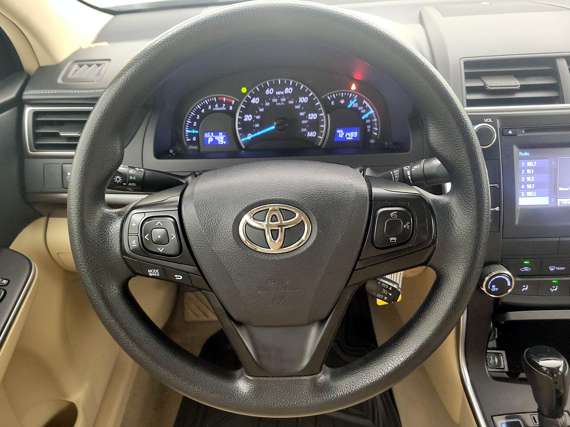 Thumbnail: 2015 Toyota Camry - 10