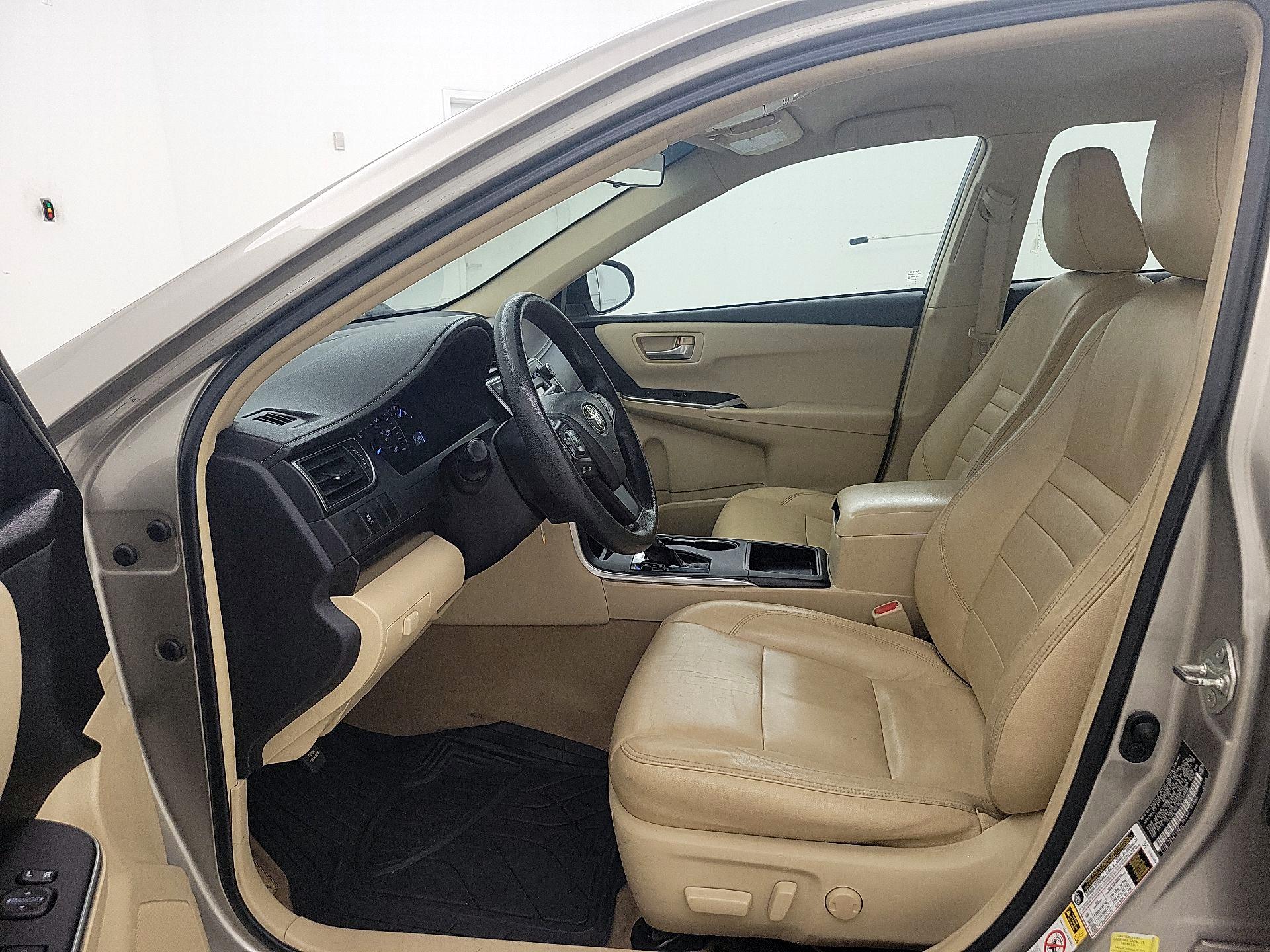 Thumbnail: 2015 Toyota Camry - 11
