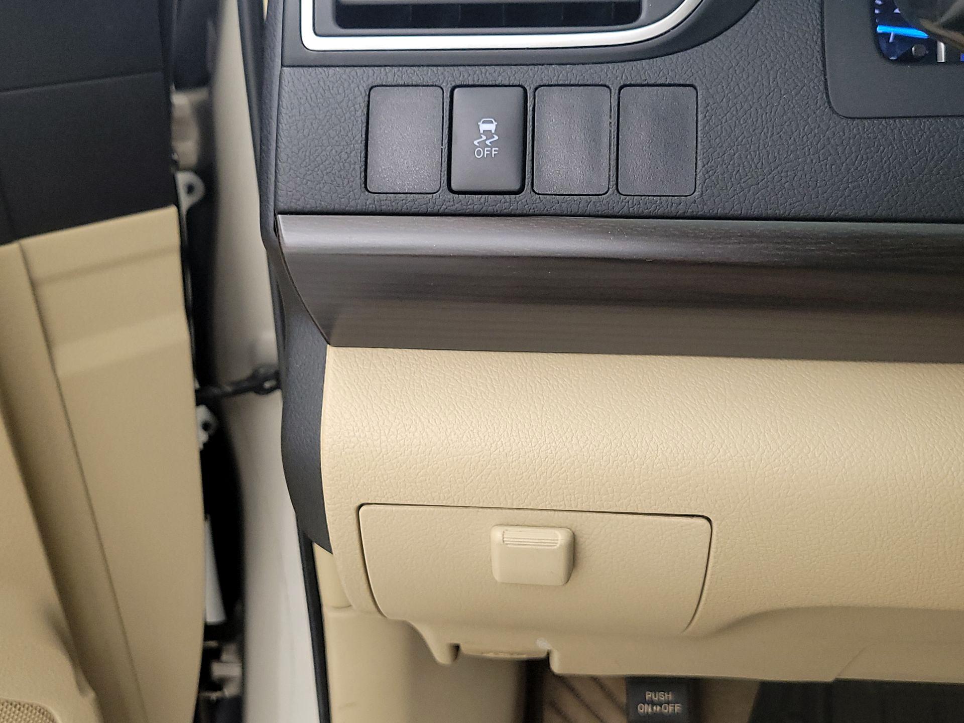 Thumbnail: 2015 Toyota Camry - 13