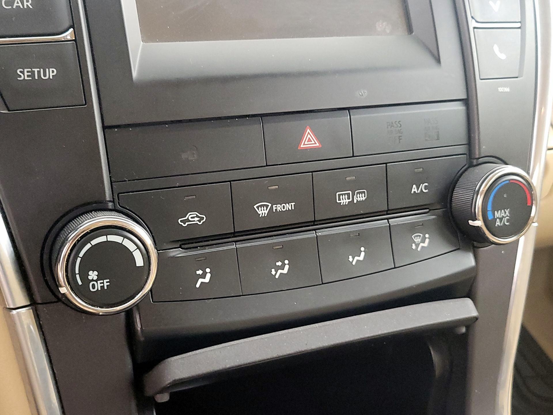 Thumbnail: 2015 Toyota Camry - 16