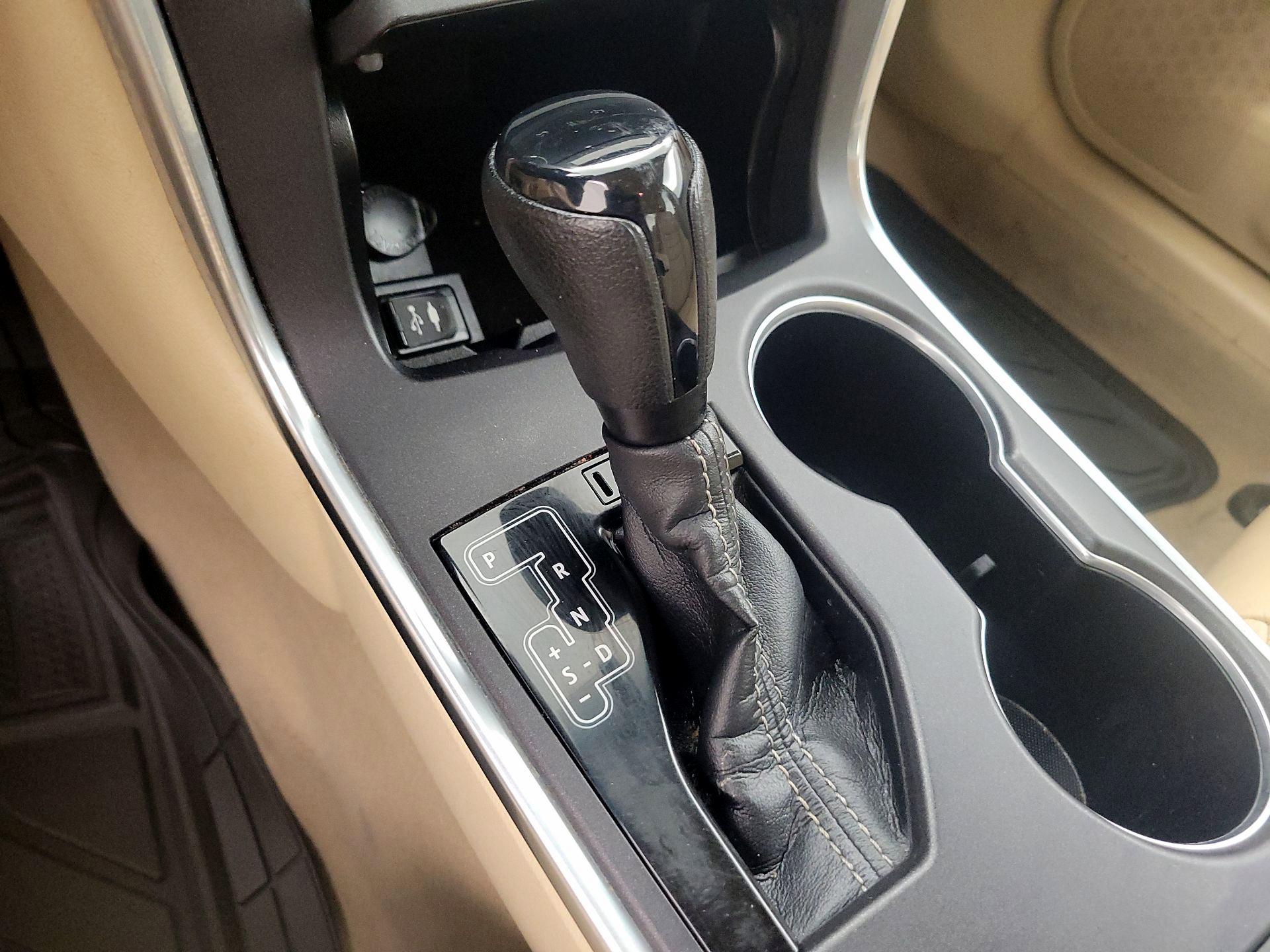 Thumbnail: 2015 Toyota Camry - 17