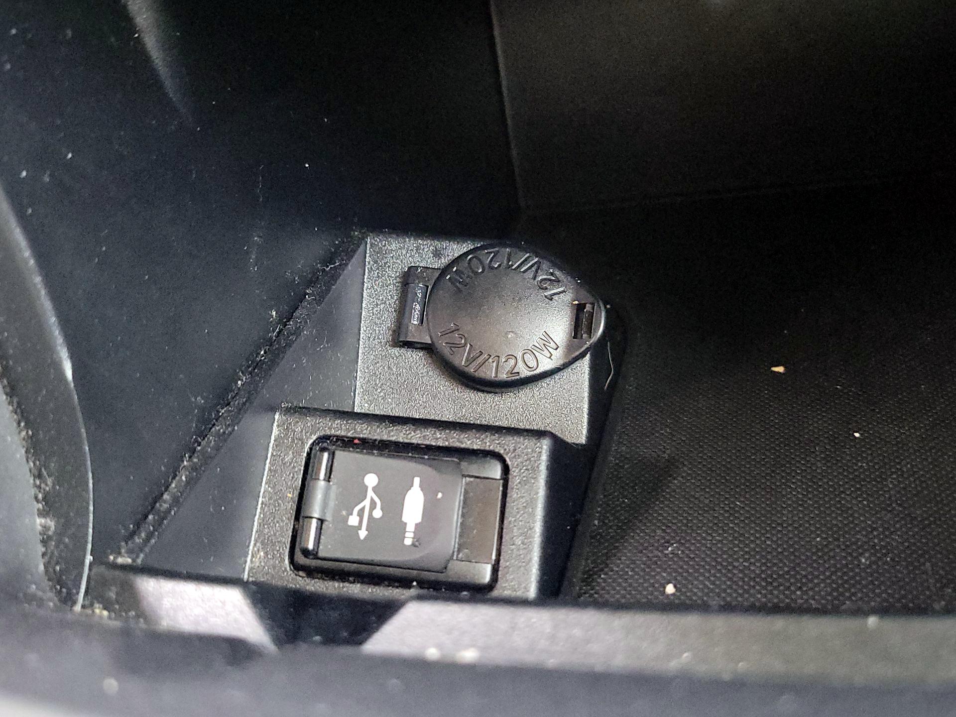 Thumbnail: 2015 Toyota Camry - 18