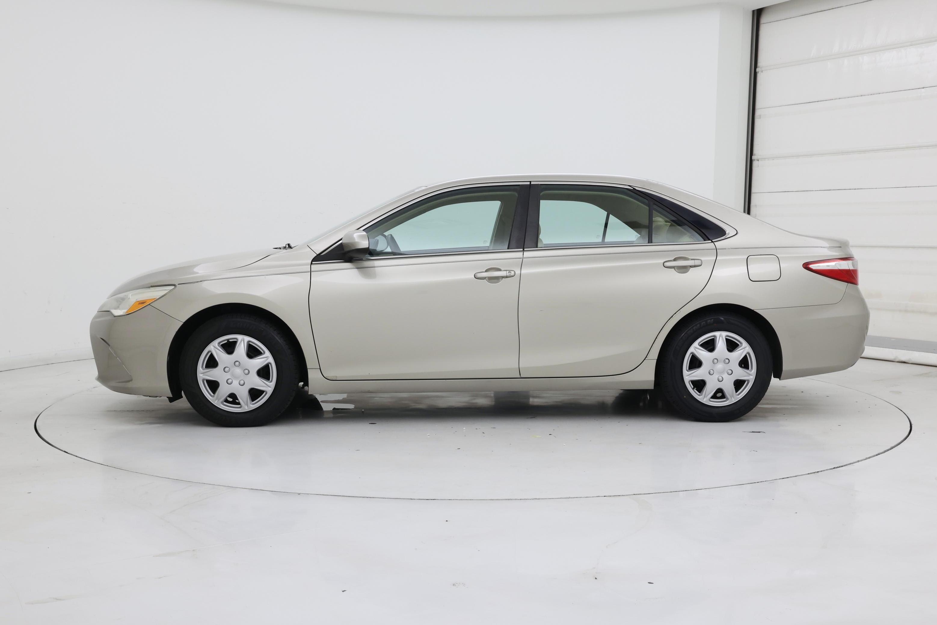 Thumbnail: 2015 Toyota Camry - 3