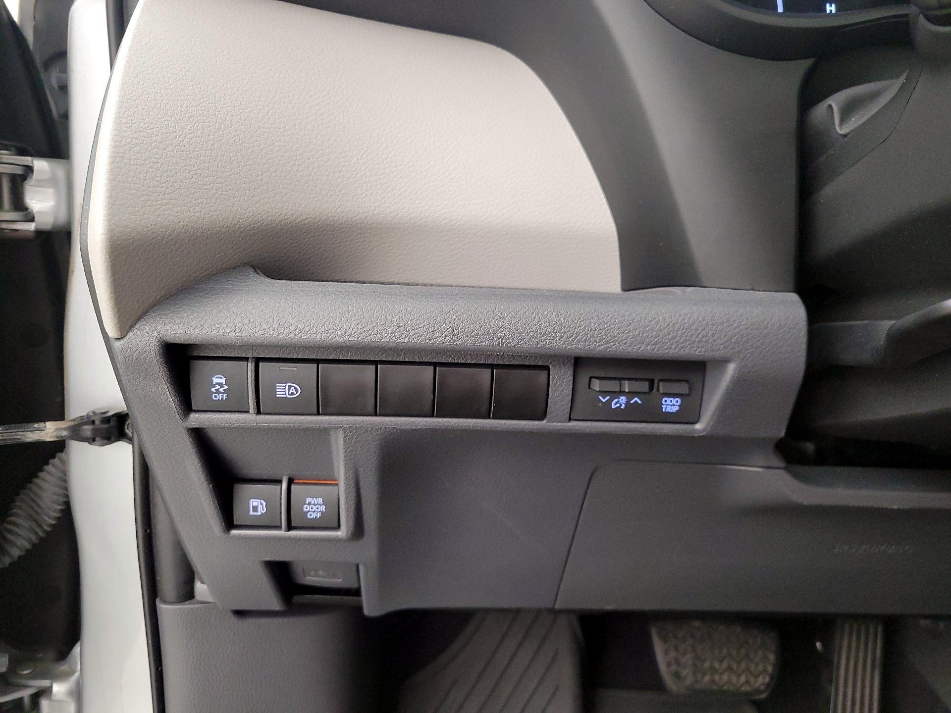 Thumbnail: 2022 Toyota Sienna - 13