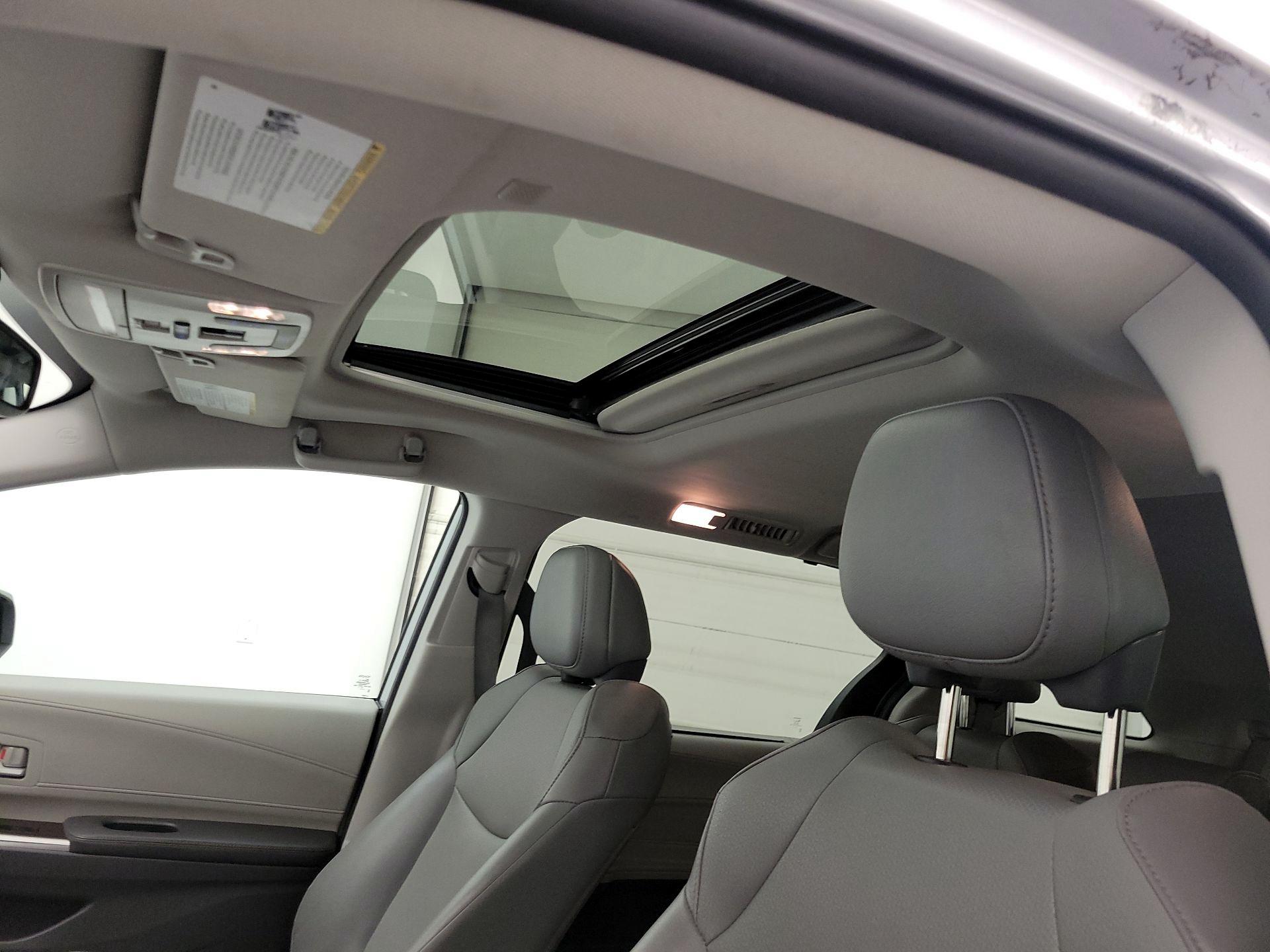 Thumbnail: 2022 Toyota Sienna - 19