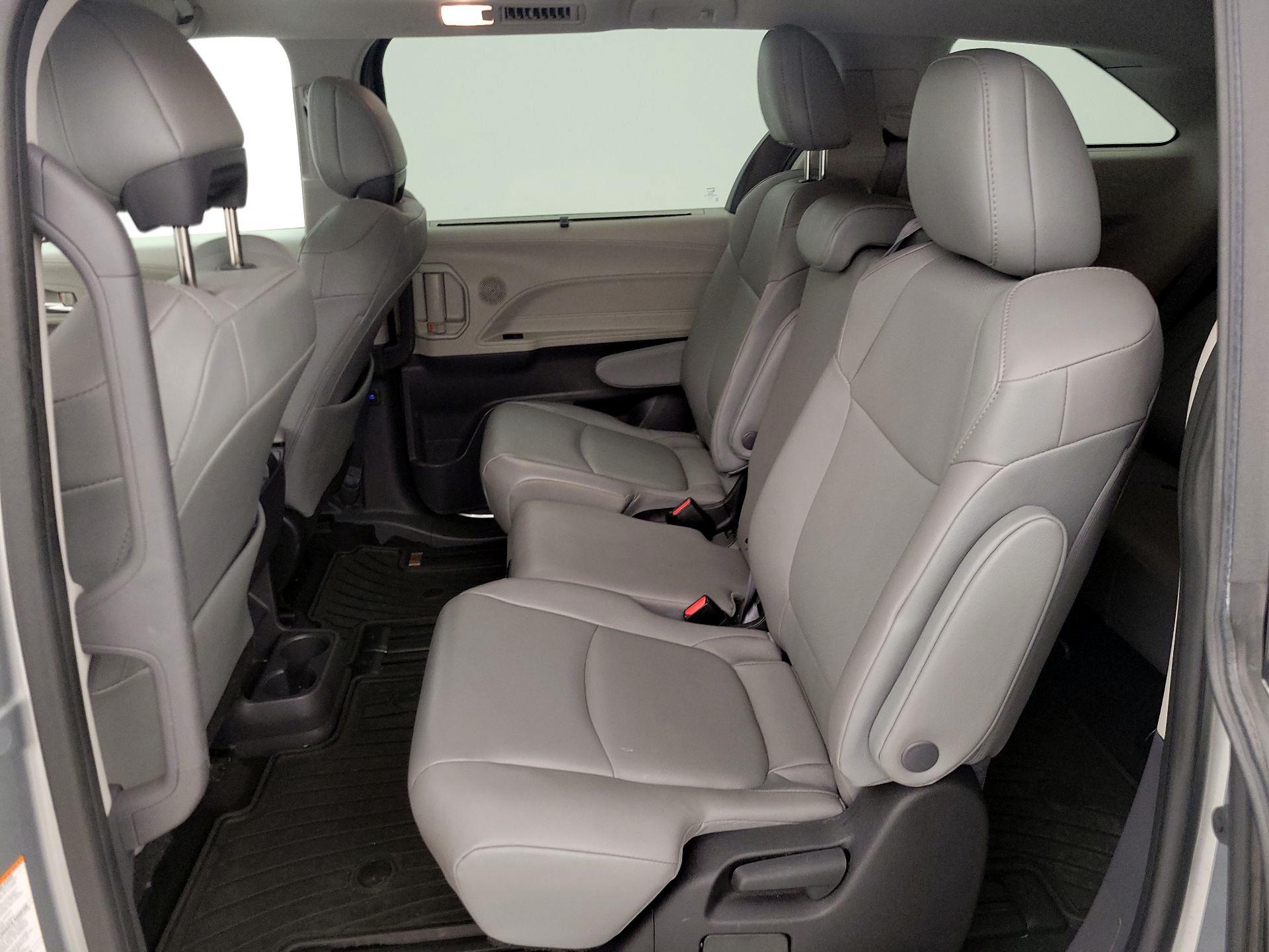 Thumbnail: 2022 Toyota Sienna - 20