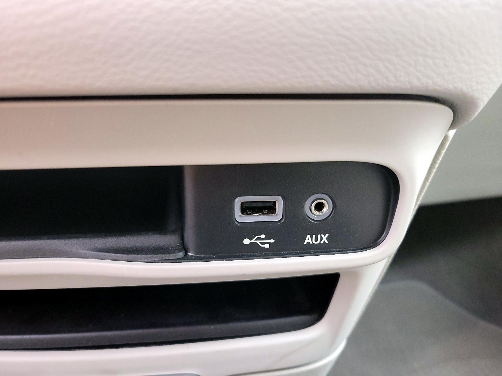 Thumbnail: 2017 Chrysler Pacifica - 18