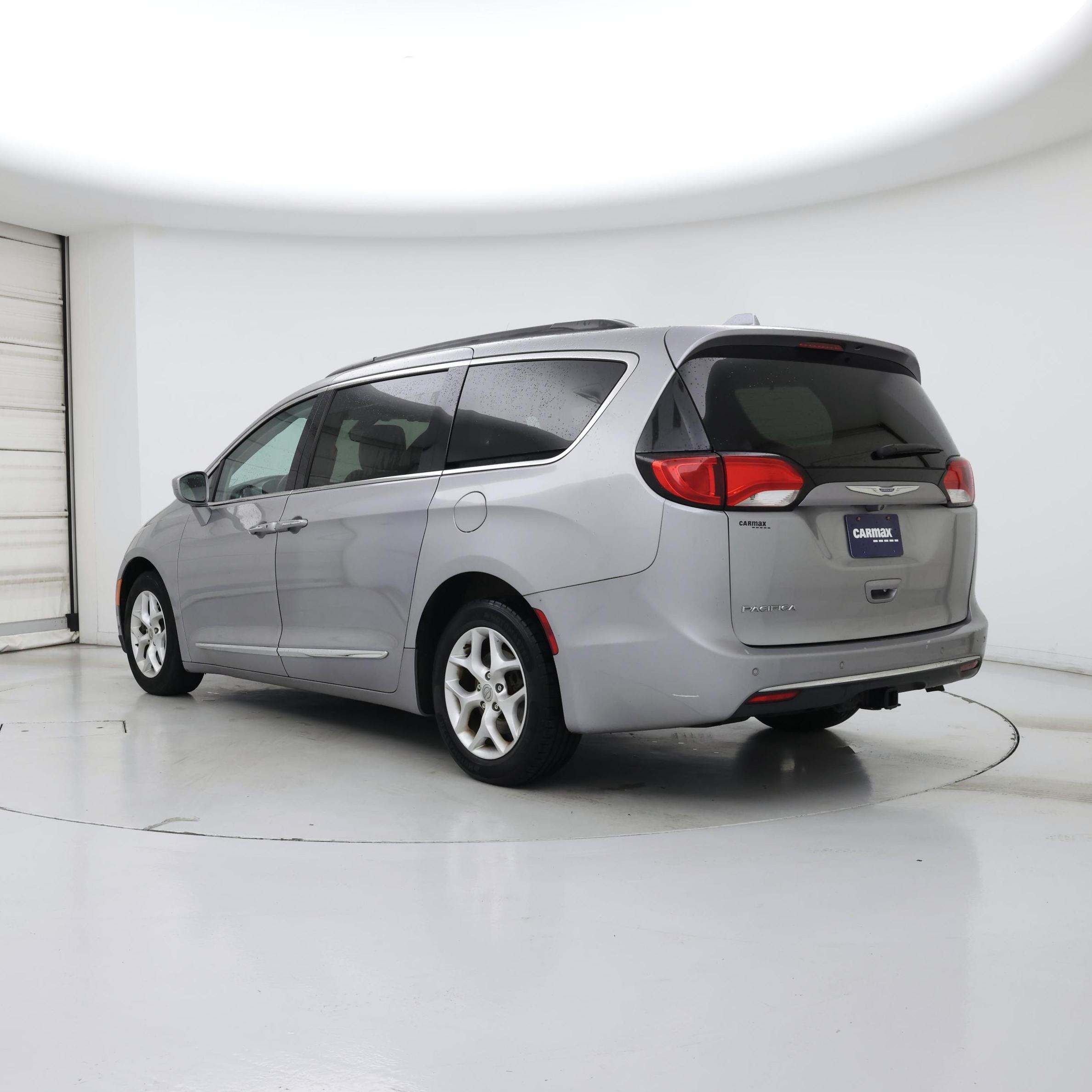 Thumbnail: 2017 Chrysler Pacifica - 2