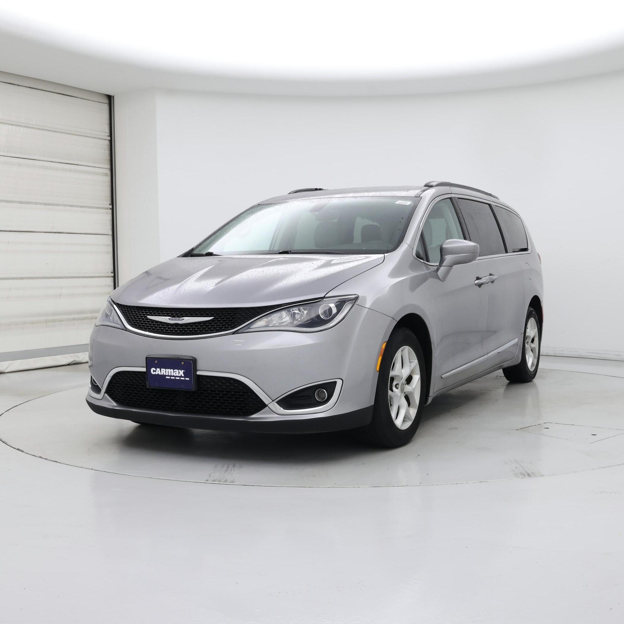 Thumbnail: 2017 Chrysler Pacifica - 4