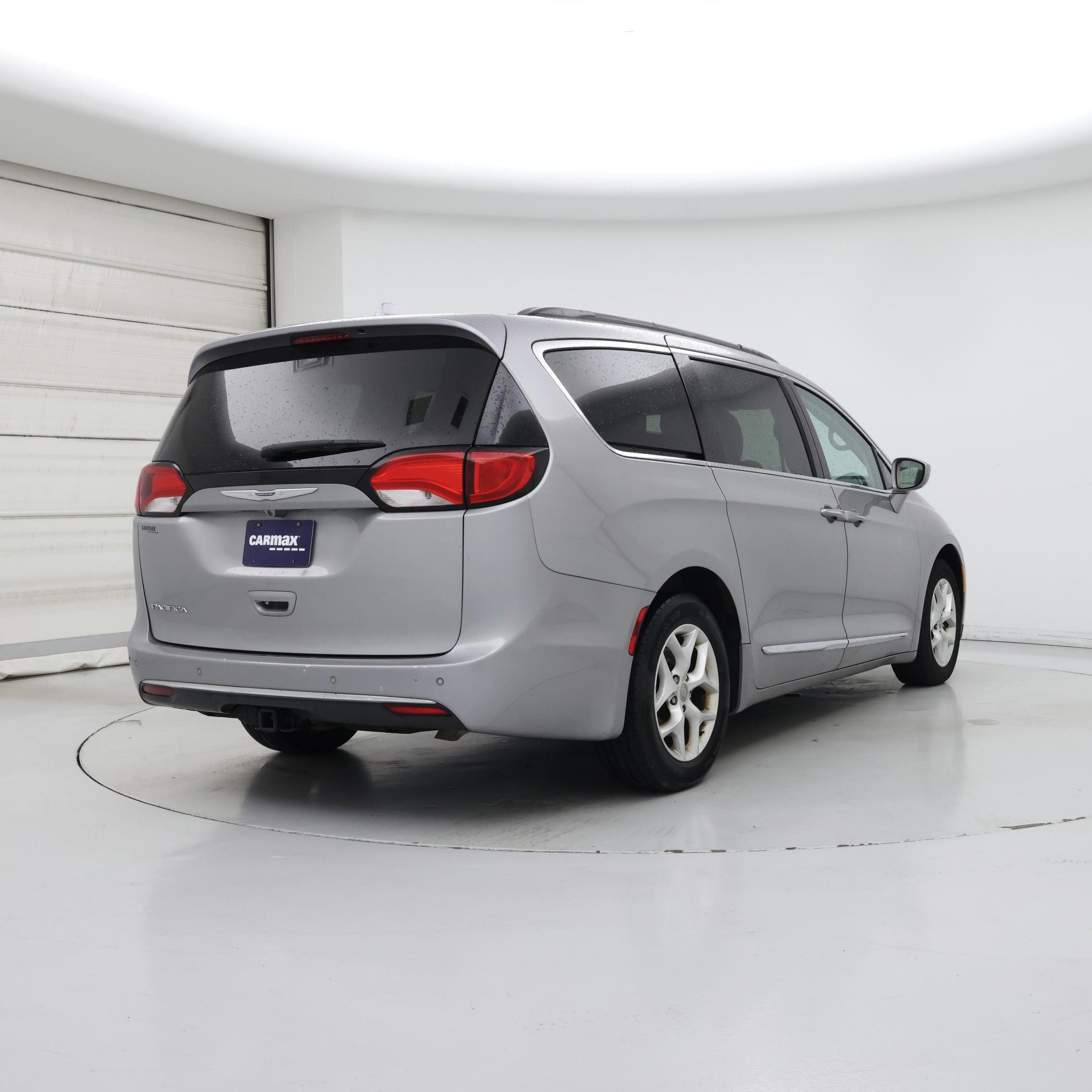Thumbnail: 2017 Chrysler Pacifica - 8