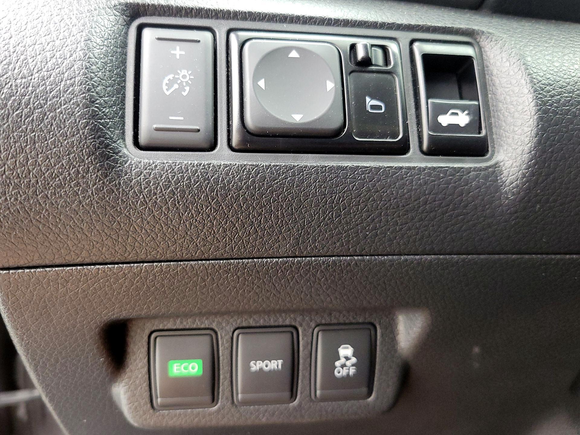 Thumbnail: 2015 Nissan Sentra - 13