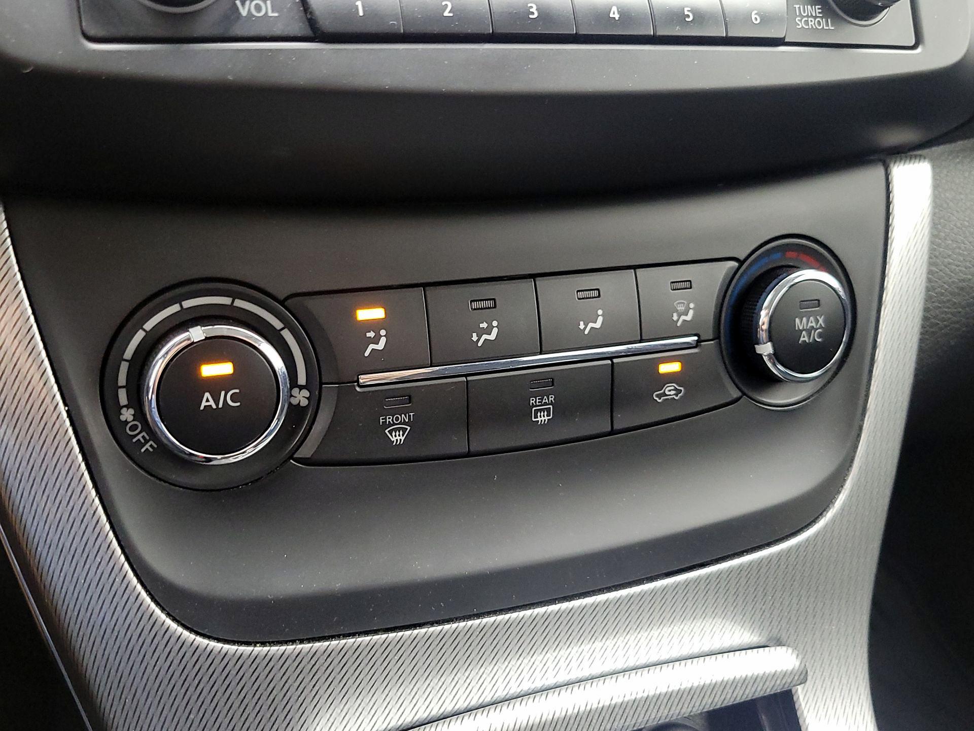 Thumbnail: 2015 Nissan Sentra - 16