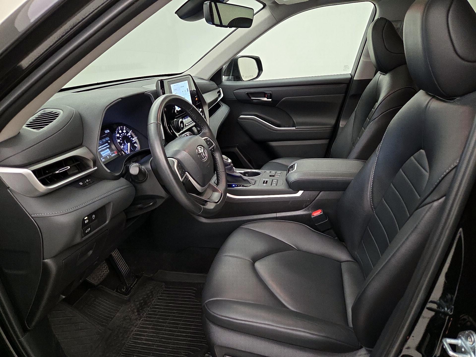 Thumbnail: 2024 Toyota Highlander - 11