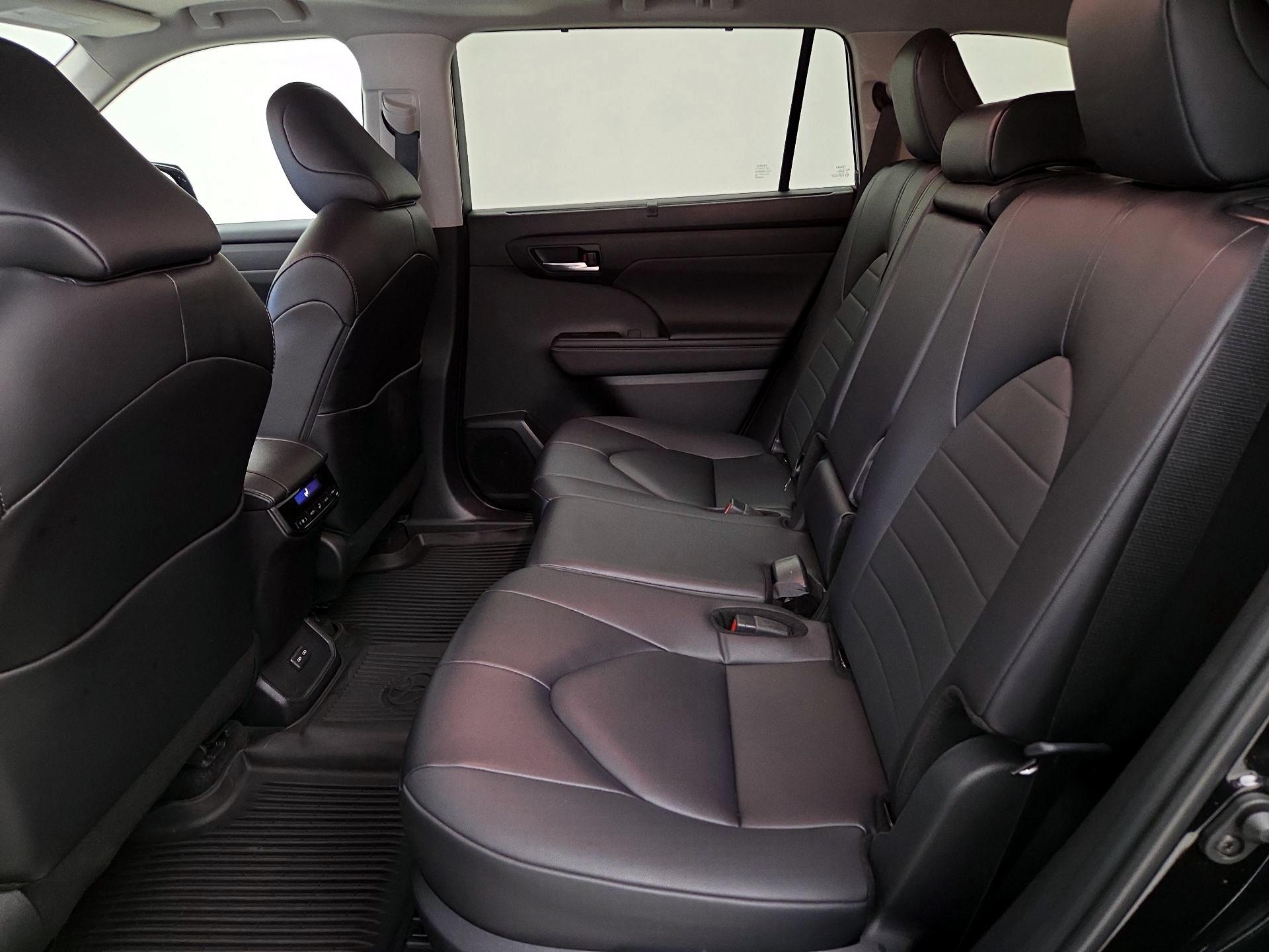 Thumbnail: 2024 Toyota Highlander - 20